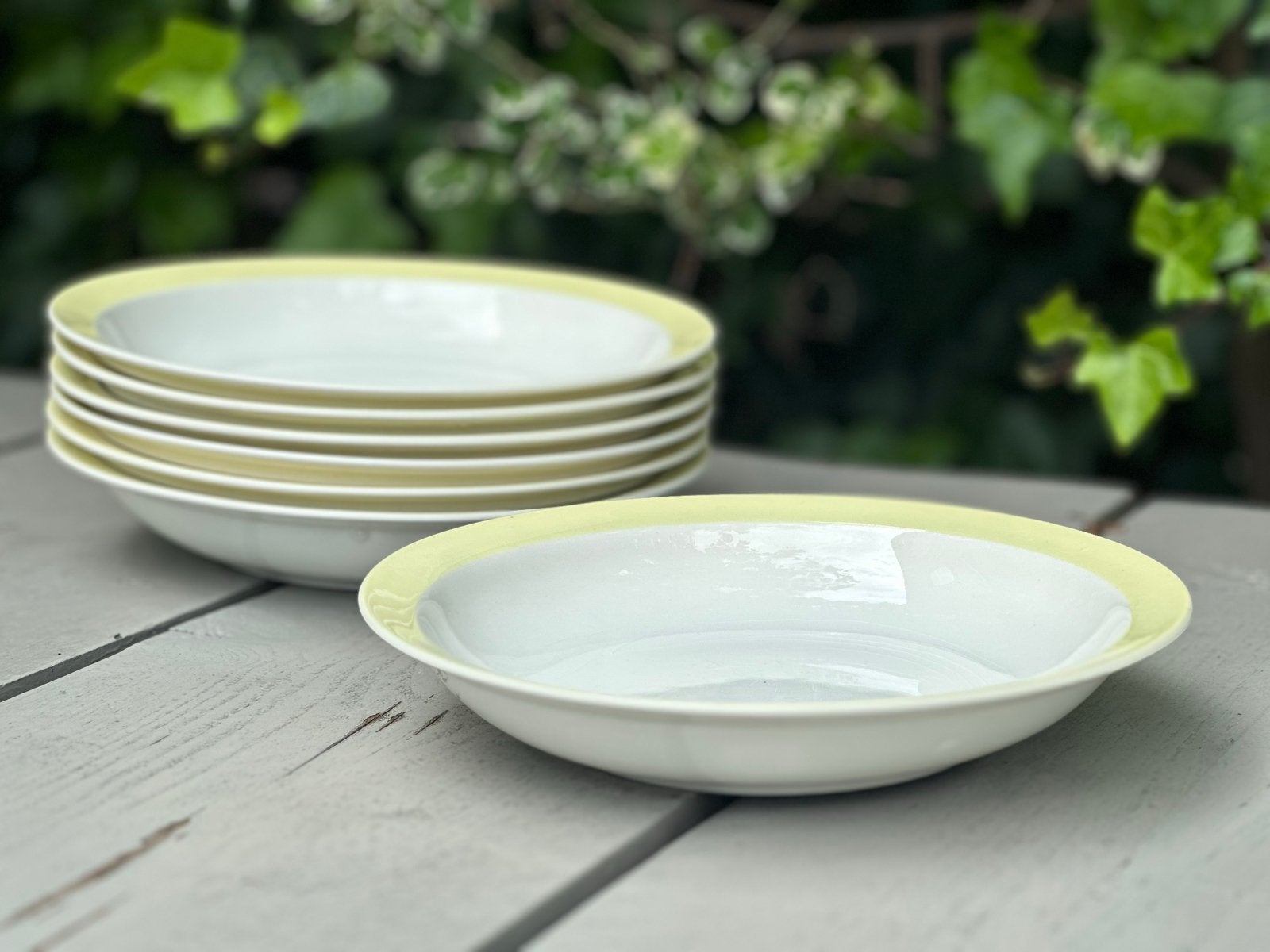 Pastel servies Petrus Regout gele rand 7 diepe borden, Antiek en Kunst, Antiek | Servies los, Ophalen of Verzenden