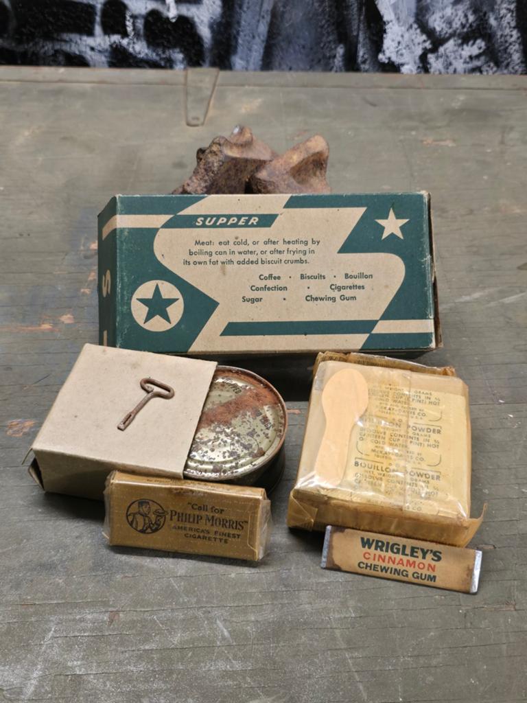 WWII US SUPPER K ration - Kellogg company, Verzamelen, Militaria | Tweede Wereldoorlog, Ophalen of Verzenden, Amerika, Embleem of Badge