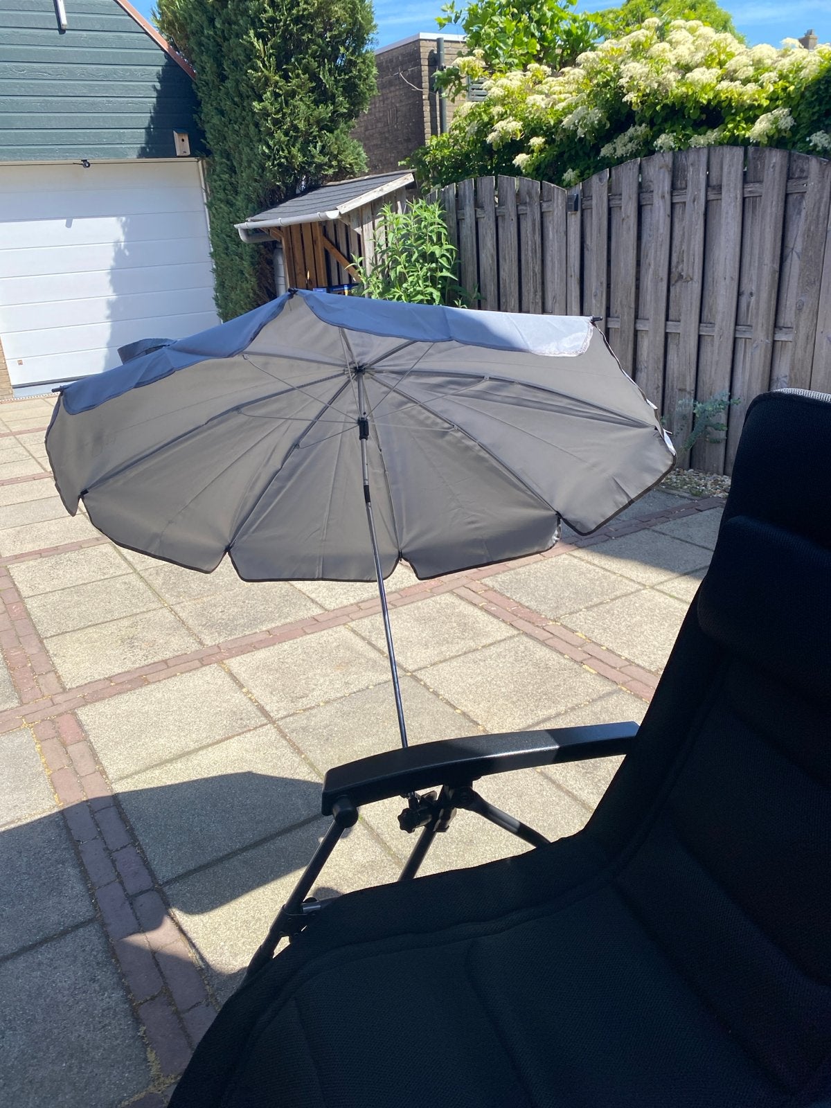 2 Compacte parasol voor stoel . Kleur grijs, Tuin en Terras, Parasols, Ophalen, Kantelbaar, Zo goed als nieuw, Strandparasol