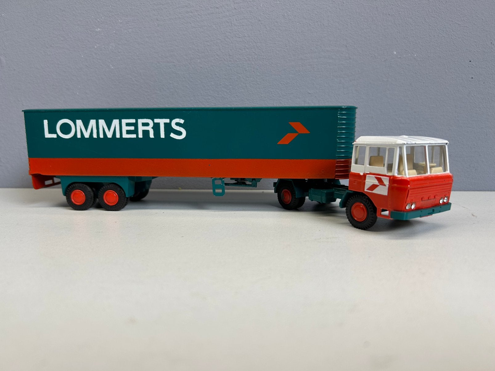 Lion toys car Daf 2600 Transportbedrijf Lommerts Delfzijl, Ophalen of Verzenden, Zo goed als nieuw, Bus of Vrachtwagen, Lion Toys