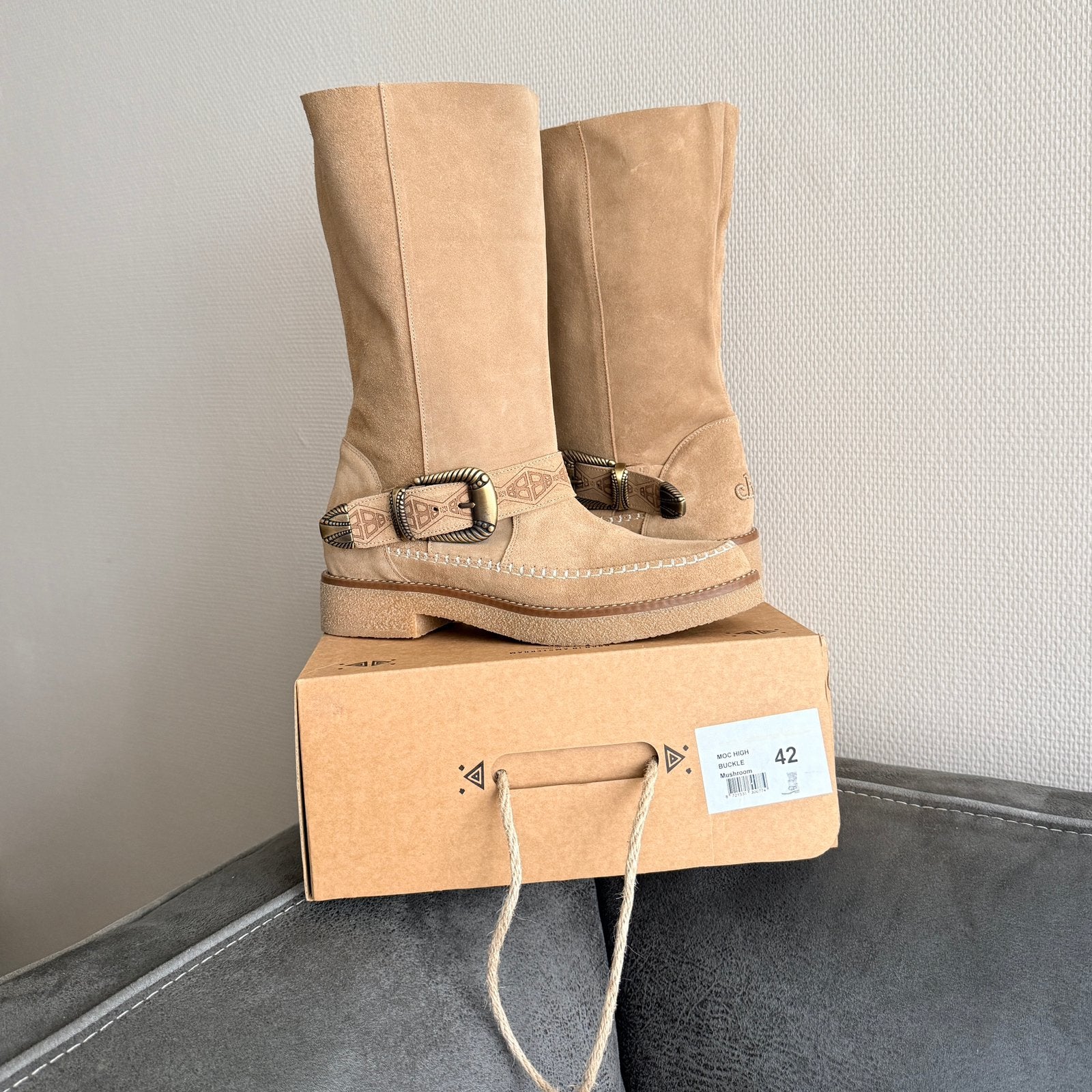 Cha The Label | Moc High Buckle Mushroom | Maat 42, Hoge laarzen, Beige, Nieuw, Ophalen of Verzenden