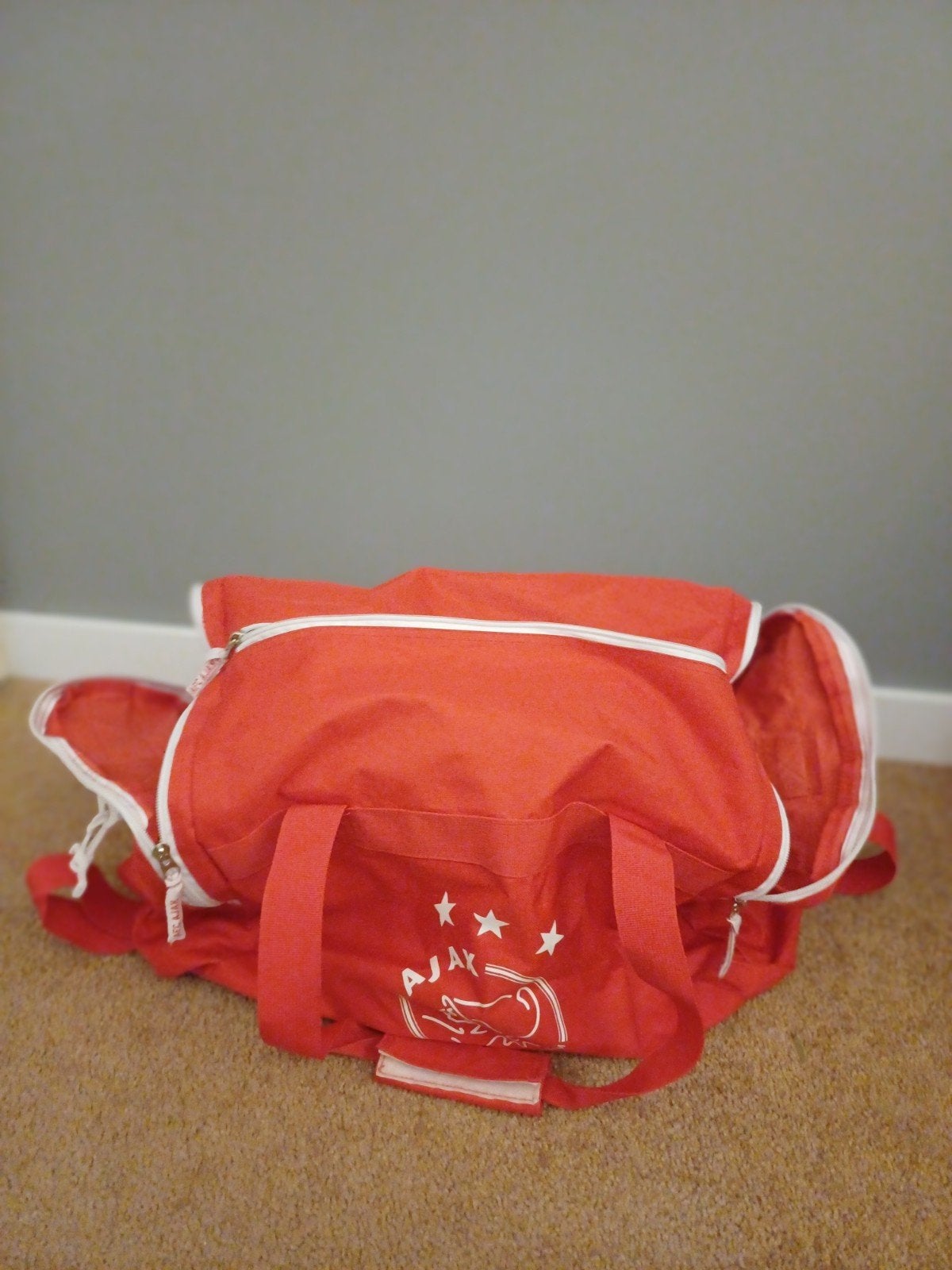 Ajax sporttas rood - Ideaal voor training of weekendje weg, Ophalen of Verzenden, Zo goed als nieuw, Unisex kinderen