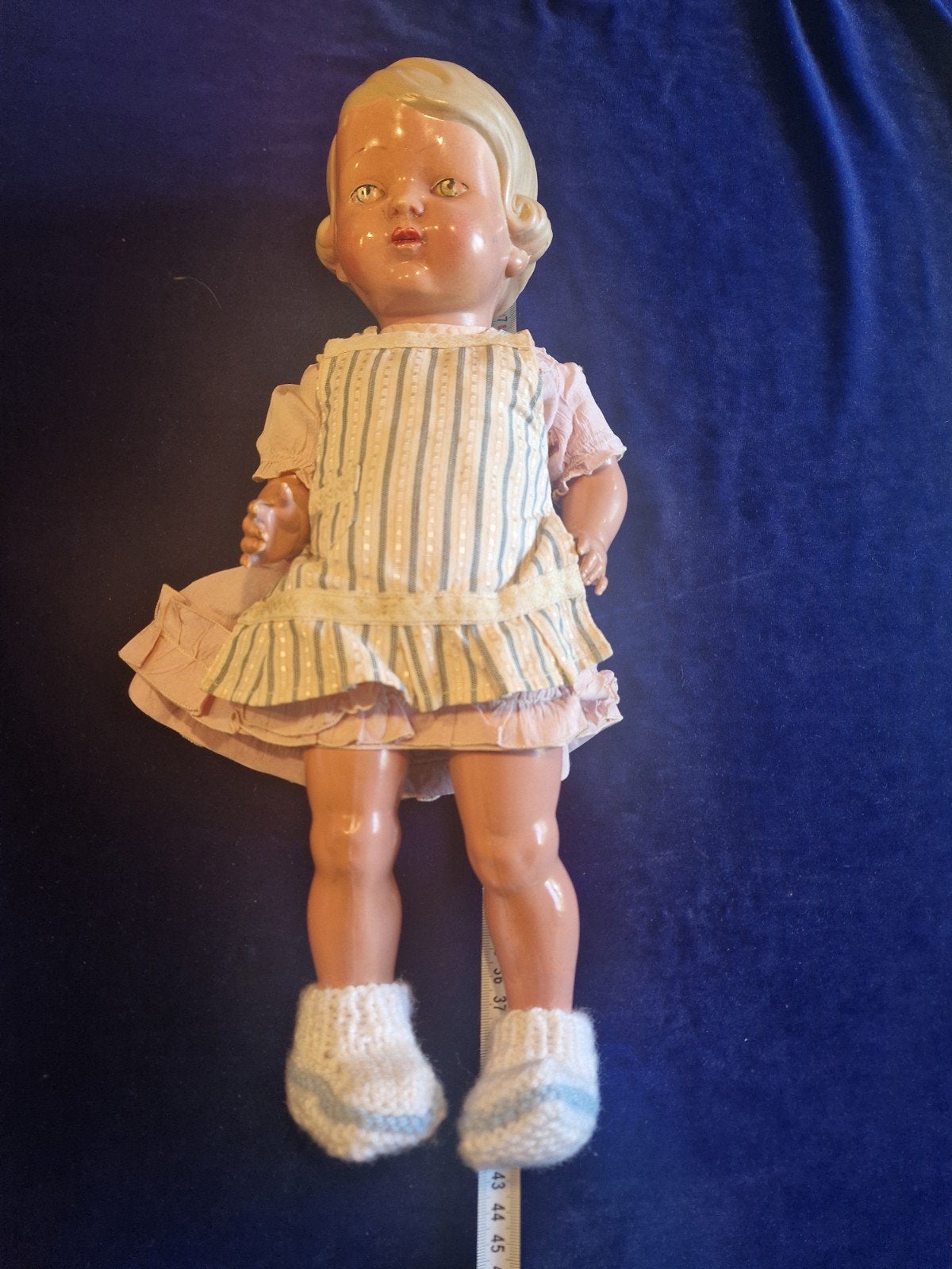 Vintage zgn schildpadpop met Kleding en Gebreide Sokjes, Verzamelen, Ophalen of Verzenden, Gebruikt, Pop