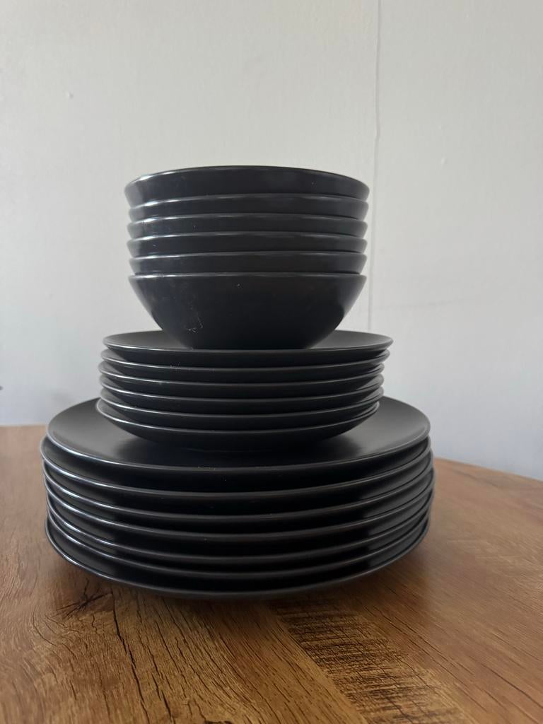 IKEA Servies - 7 grote borden, 6 kleine borden, 6 kommen, Ophalen, Gebruikt, Keramiek, Effen