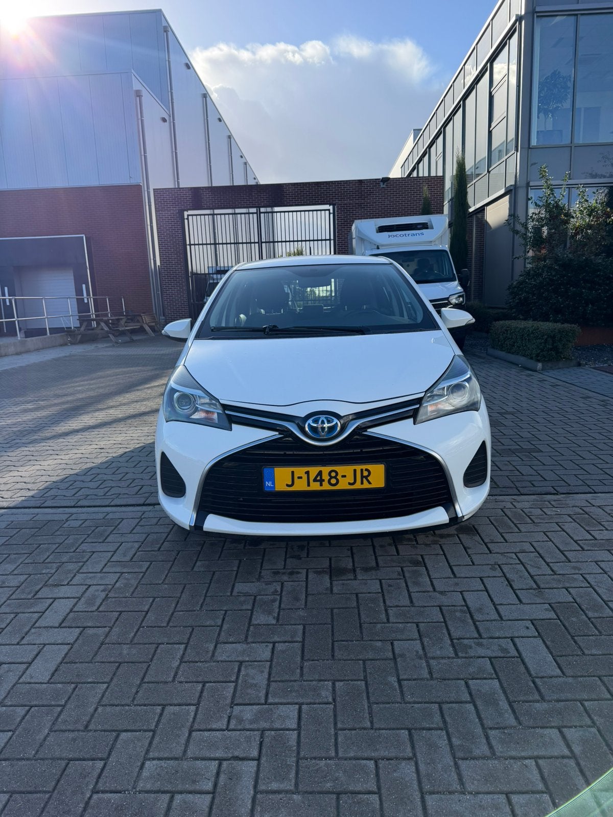Toyota Yaris 1.5 HSD 55KW 5DRS 2016 Wit, Auto's, 4 cilinders, Geïmporteerd, 1060 kg, Te koop