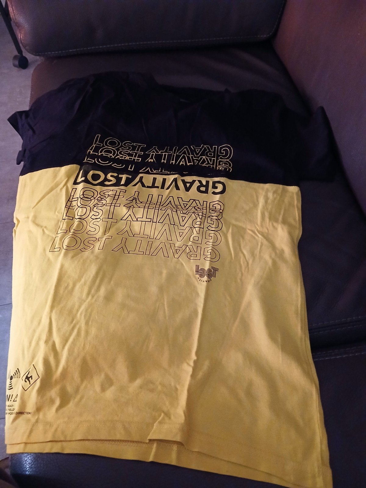 Walibi lost grafity shirt maat m, Ophalen