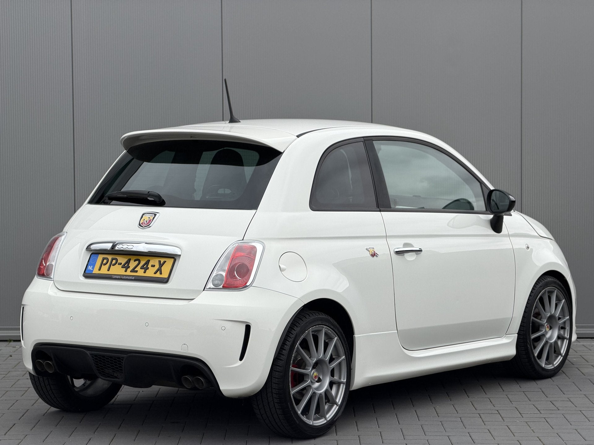 Abarth 500 1.4-16V T-Jet | Custom Leder | 17" | Sportuitlaat, Auto's, Abarth, Voorwielaandrijving, Euro 5, Zwart, 4 cilinders