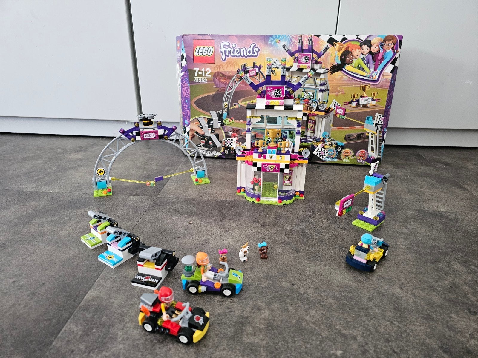 Lego Friends 41352 De Grote Race met doos en boekjes, Ophalen of Verzenden, Zo goed als nieuw