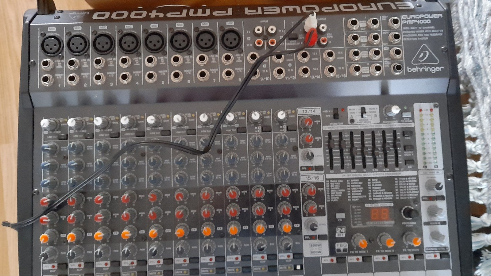 Behringen paneelmix Model PMP4000 ,16 kanalen, Ophalen, Gebruikt, 10 tot 20 kanalen, Microfooningang