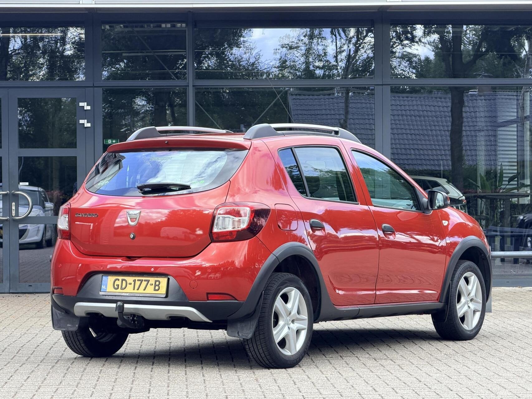 Dacia Sandero 0.9 TCe Stepway Ambiance | Airco | Trekhaak |, Auto's, Voorwielaandrijving, Stof, Zwart, Origineel Nederlands