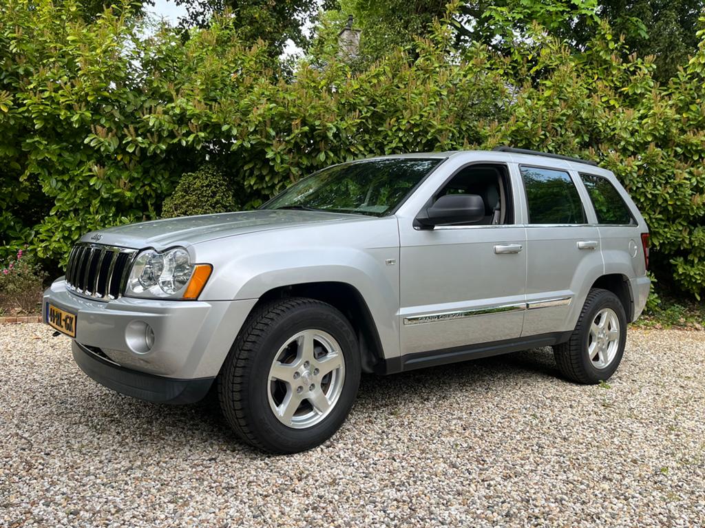 Jeep Grand Cherokee 5.7 I V8 Hemi AUT 2005 Grijs, Auto's, Automaat, 8 cilinders, 5654 cc, Origineel Nederlands