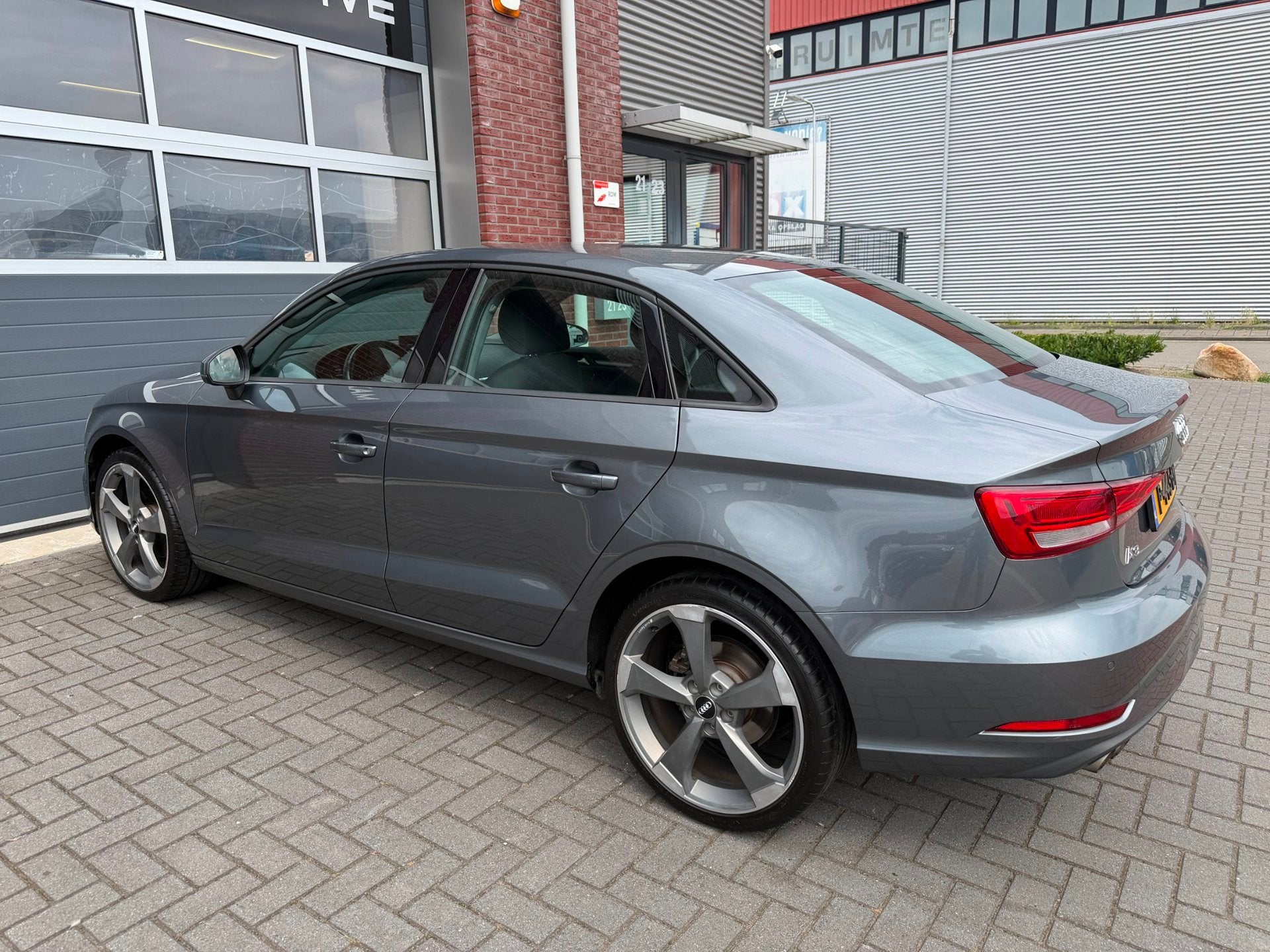 Audi A3 Limousine 1.5 TFSI 150PK LED PDC Stoelverw 62DKM, Auto's, Audi, Voorwielaandrijving, Euro 6, 4 cilinders, 150 pk