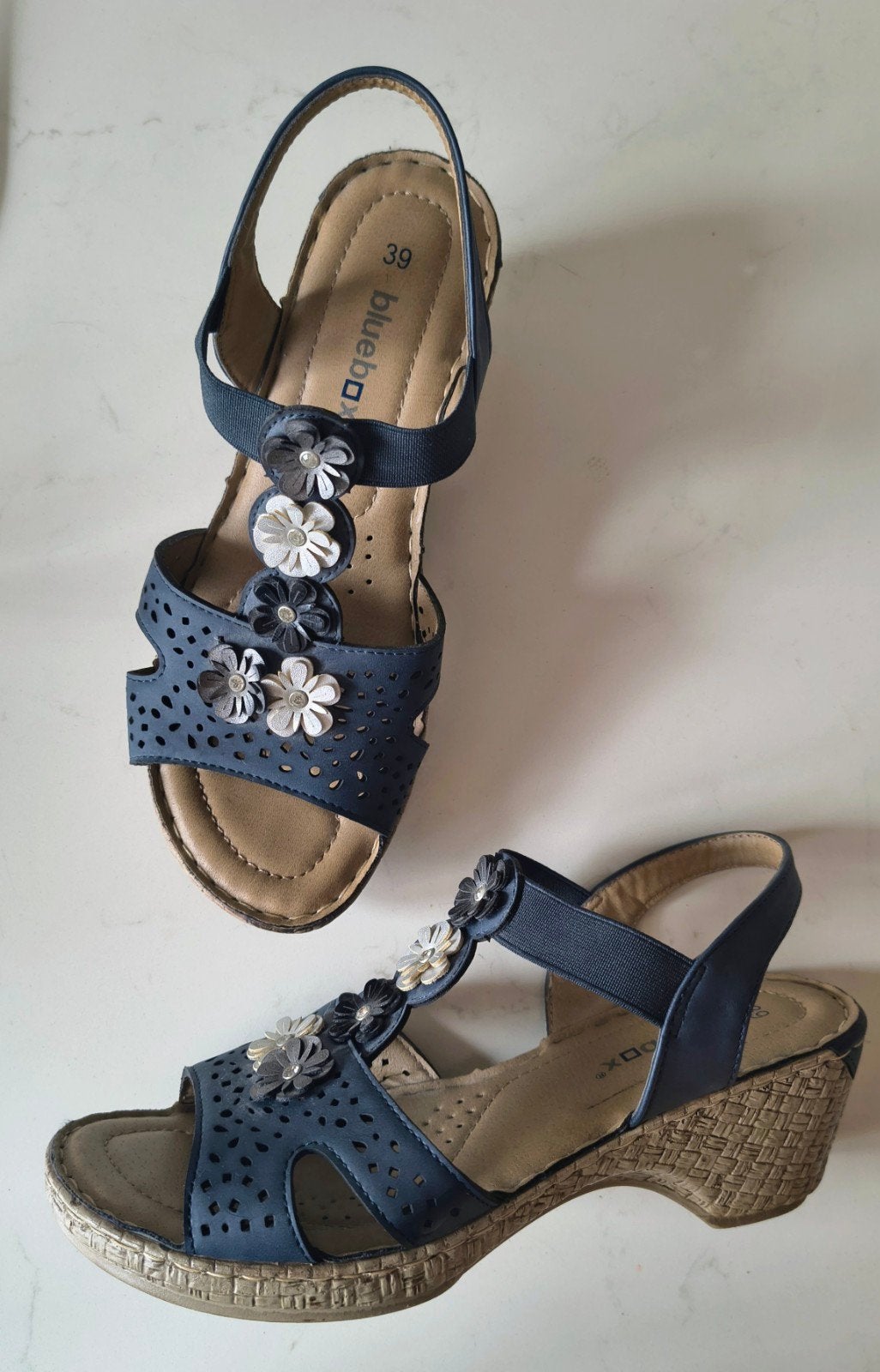 Blue Box sandalen met bloemendetails - maat 39, Blue Box, Blauw, Zo goed als nieuw, Sandalen of Muiltjes