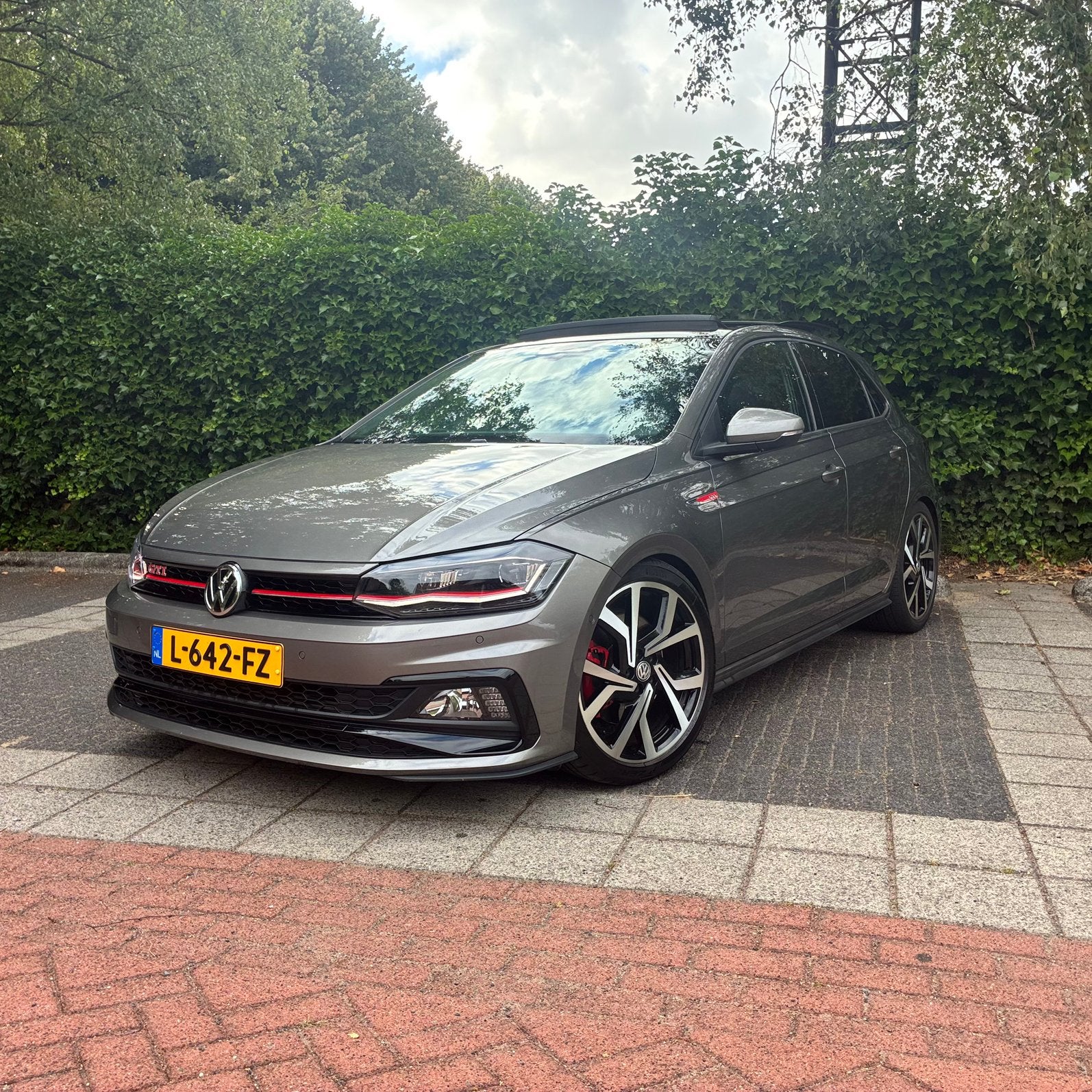 Volkswagen Polo GTI 2.0 TSI |PANO, BEATS, ACC, vol opties|, Auto's, Volkswagen, 1984 cc, 14 km/l, 1200 kg, Grijs