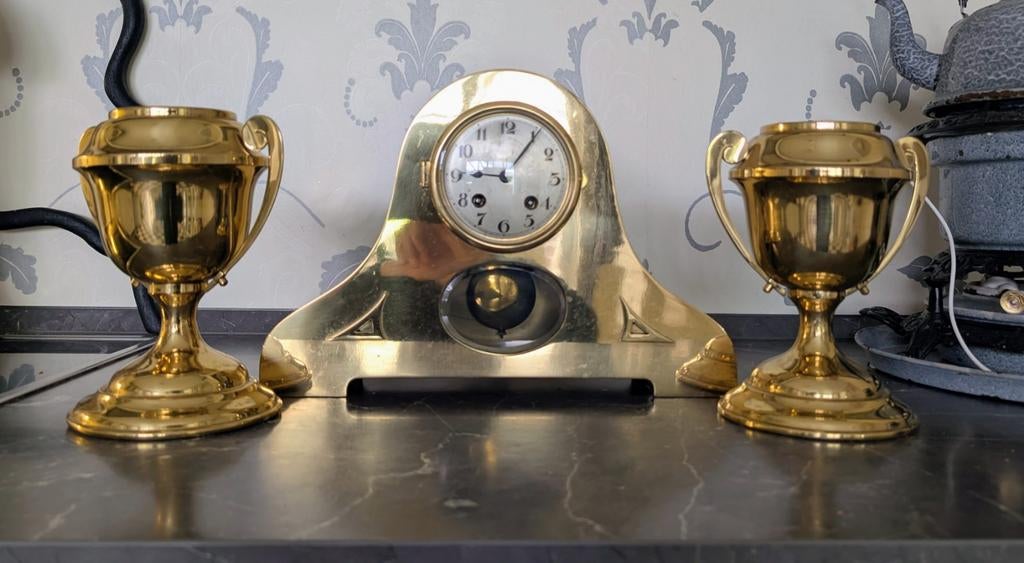 Antiek Koperen Klokkenstel met Twee Vazen, Ophalen of Verzenden