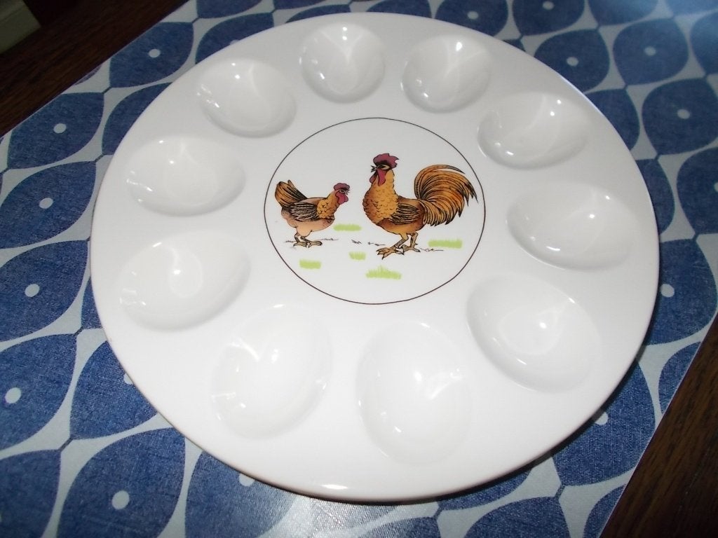 🥚Ronde eierbord met haan en kip decoratie, eierschaal., Keramiek, Ophalen of Verzenden, Overige stijlen, Schaal of Schalen