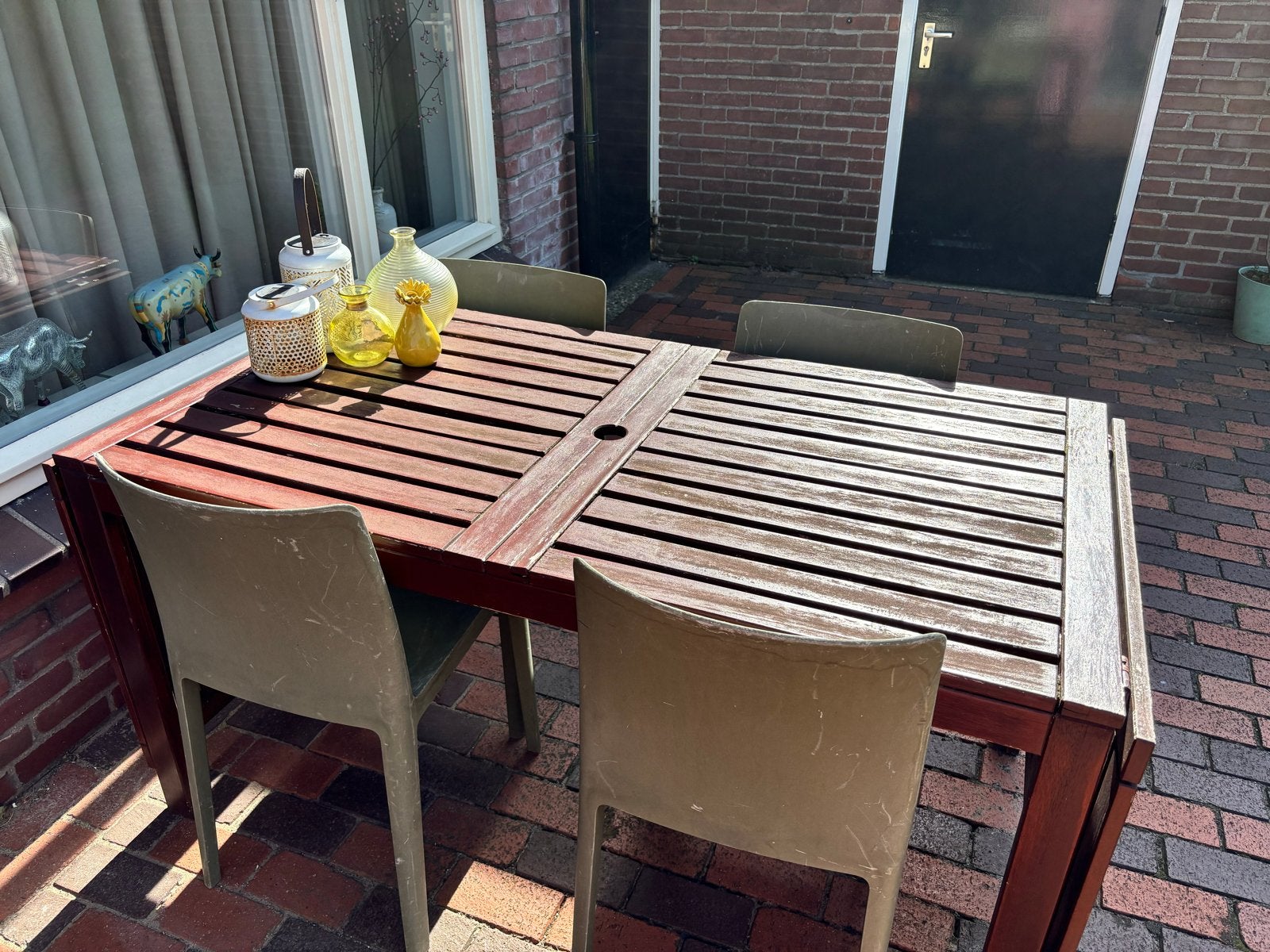 Gratis ophalen: houten tuintafel met stoelen
