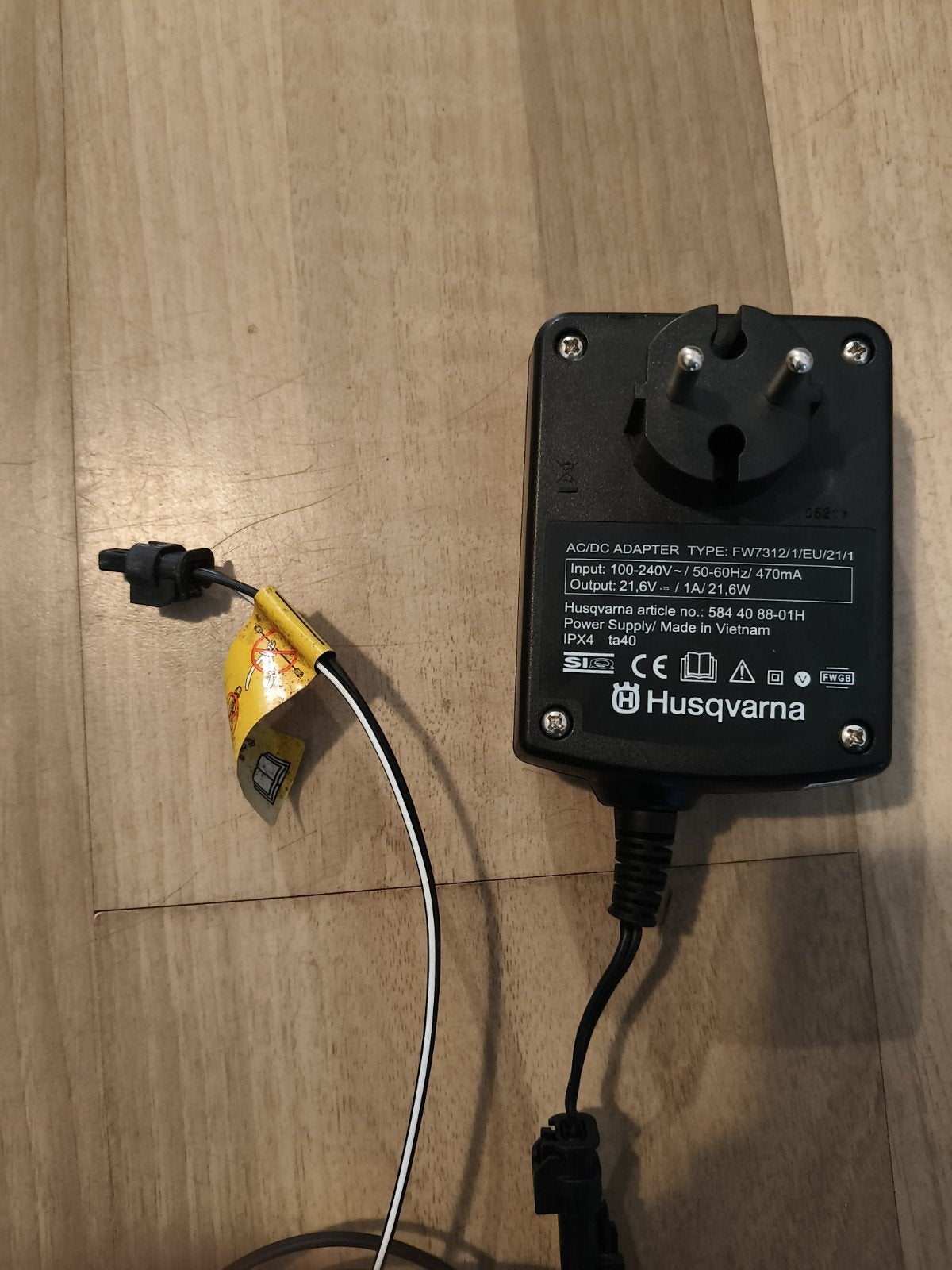 Husqvarna 105 Lader / Oplader (ook voor Gardena), Ophalen of Verzenden, Gebruikt