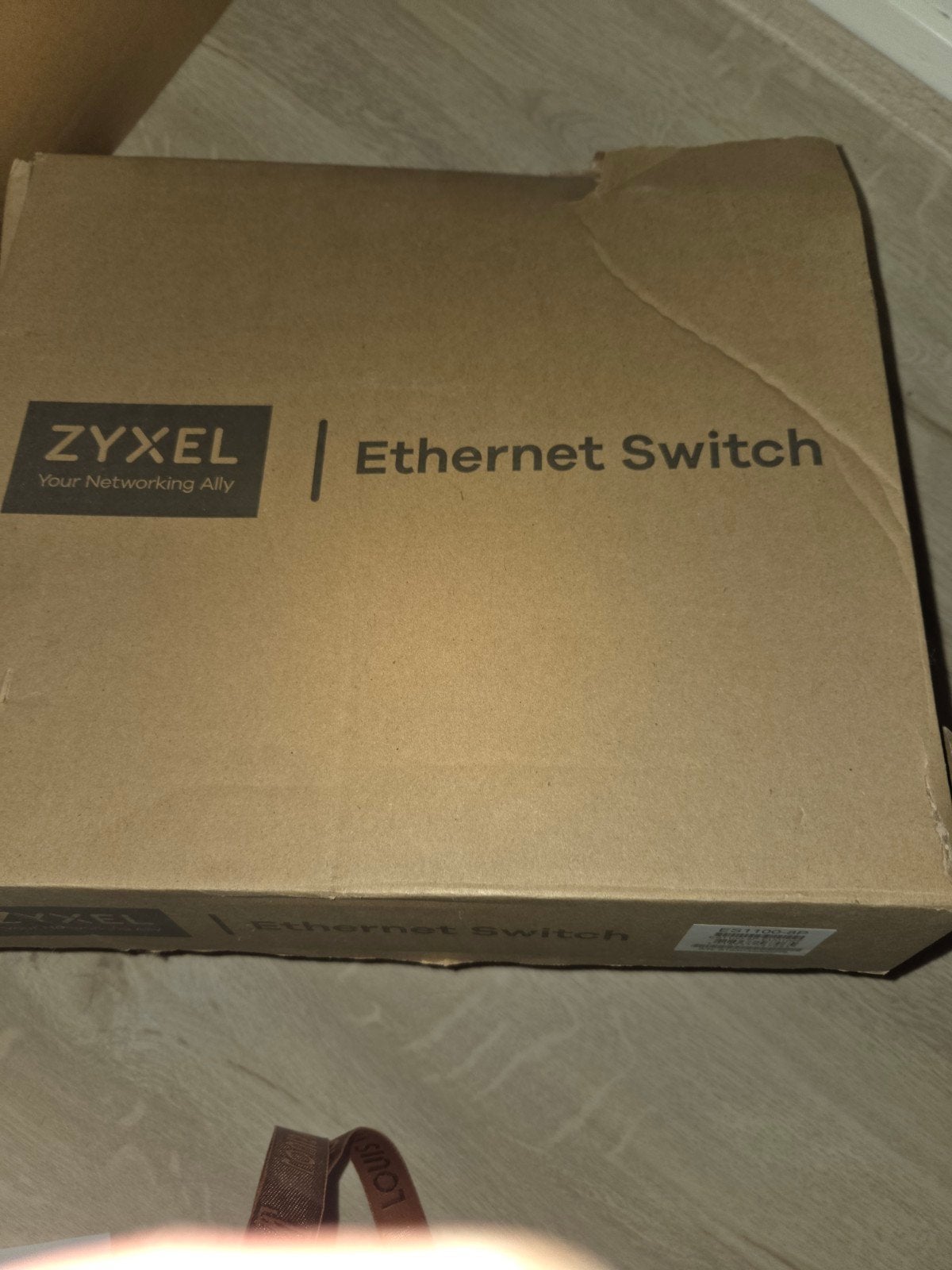 Zyxel netwerk switch es11008p, Ophalen of Verzenden