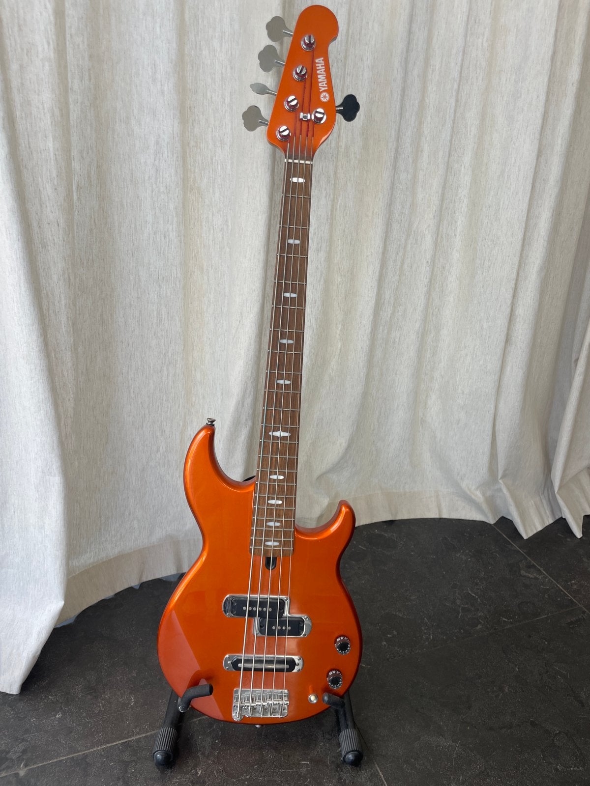 Yamaha RBX170EW Basgitaar - Elektrisch, Oranje, Muziek en Instrumenten, Snaarinstrumenten | Gitaren | Bas, Ophalen of Verzenden