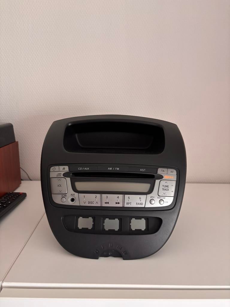 Peugeot 107 originele autoradio, Auto diversen, Ophalen of Verzenden, Zo goed als nieuw