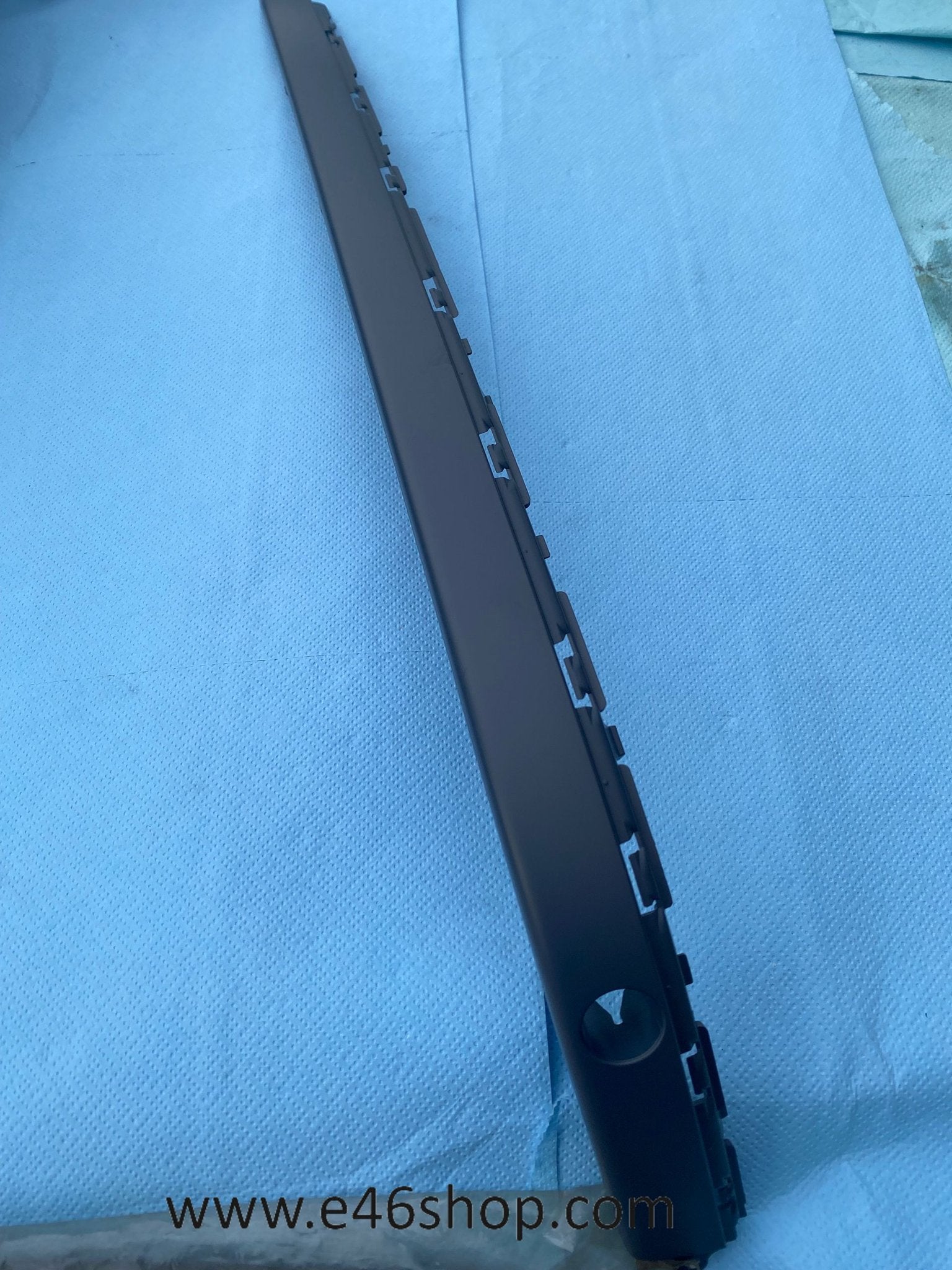 BMW E39 TOURING BUMPERLIJST RECHTS ACHTER OE 51127005908 NIE, -, -, Nieuw, Ophalen of Verzenden