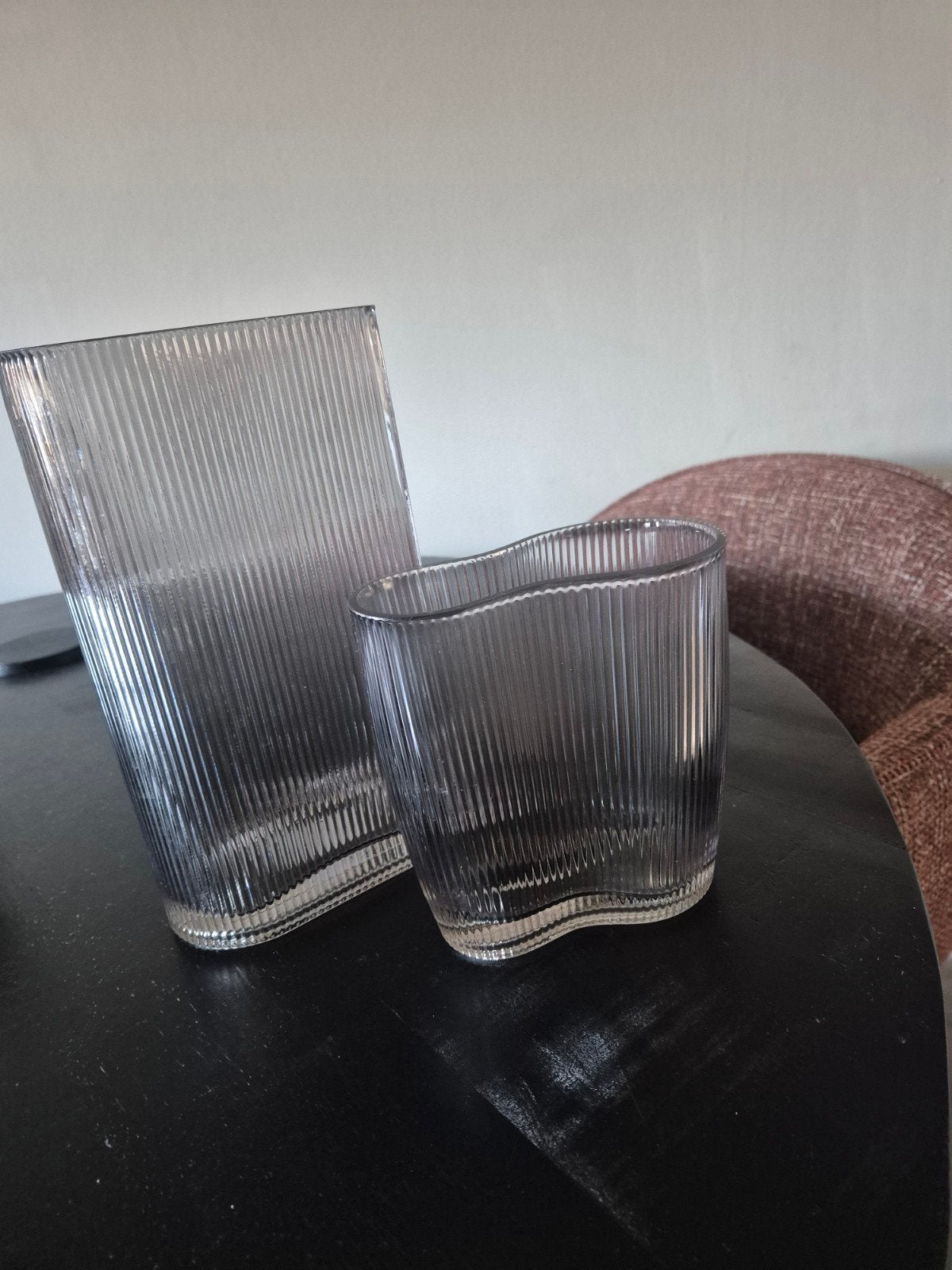 2 mooie vazen smokey grey, Ophalen, Zo goed als nieuw, Overige typen