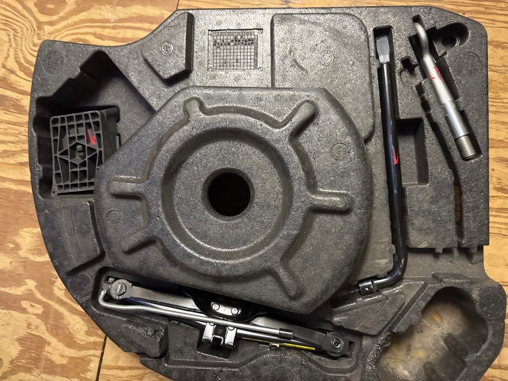 Jaguar XJL krik en gereedschapset met opbergdoos, Ophalen of Verzenden, Gebruikt, Mechanisch, Schaarkrik