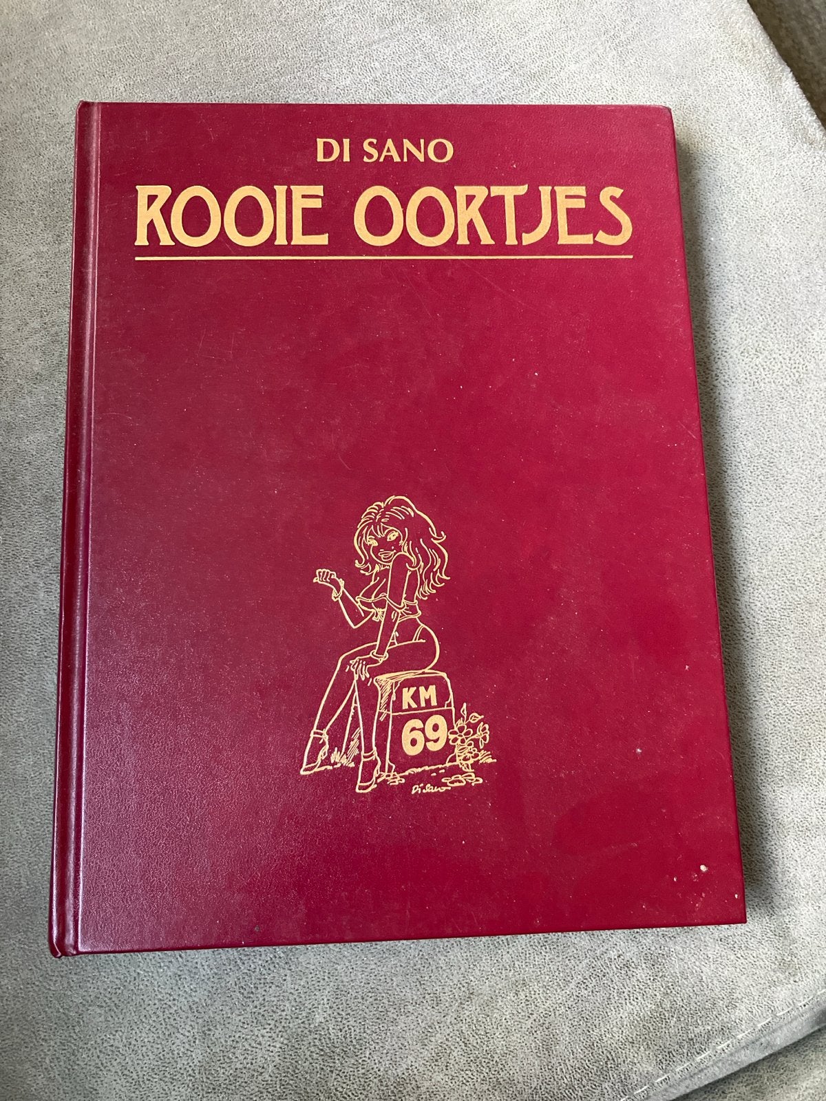 Di Sano - Rooie Oortjes - KM 69, Eén stripboek, Ophalen of Verzenden, Gelezen