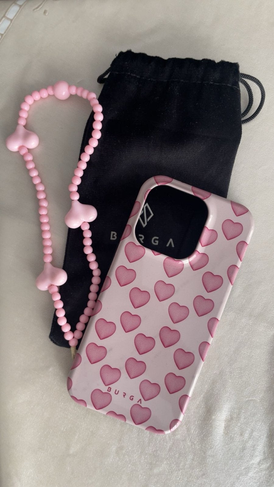 Burga iPhone Hoesje Roze Harten met Roze Kralenketting, Met koord, Hoesje of Tasje, Zo goed als nieuw, Kunststof