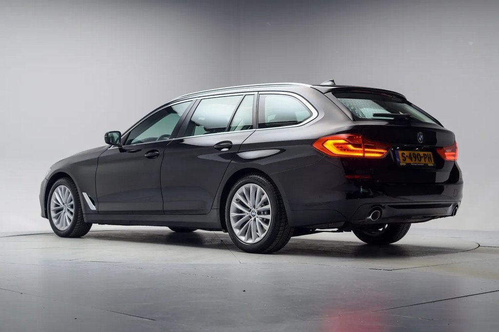 BMW 5 Serie 520i Executive Aut. [ Panoramadak Navi Trekhaak, Auto's, Automaat, 1998 cc, 4 cilinders, 2000 kg