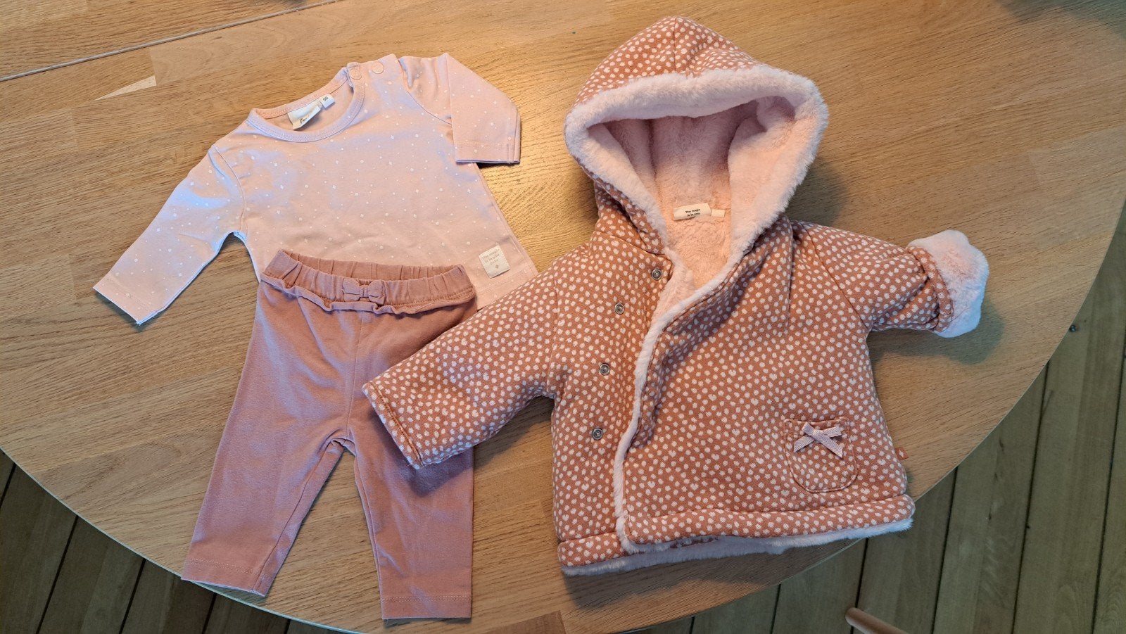 Roze jas en kledingset Feetje maat 56, Kinderen en Baby's, Babykleding | Maat 56, Meisje, Ophalen of Verzenden, Zo goed als nieuw