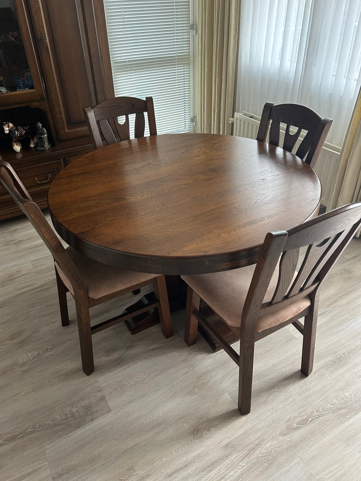 in nieuwstaat Eettafel en 4 stoelen eiken, Ophalen, Zo goed als nieuw, 4 tot 6 stoelen