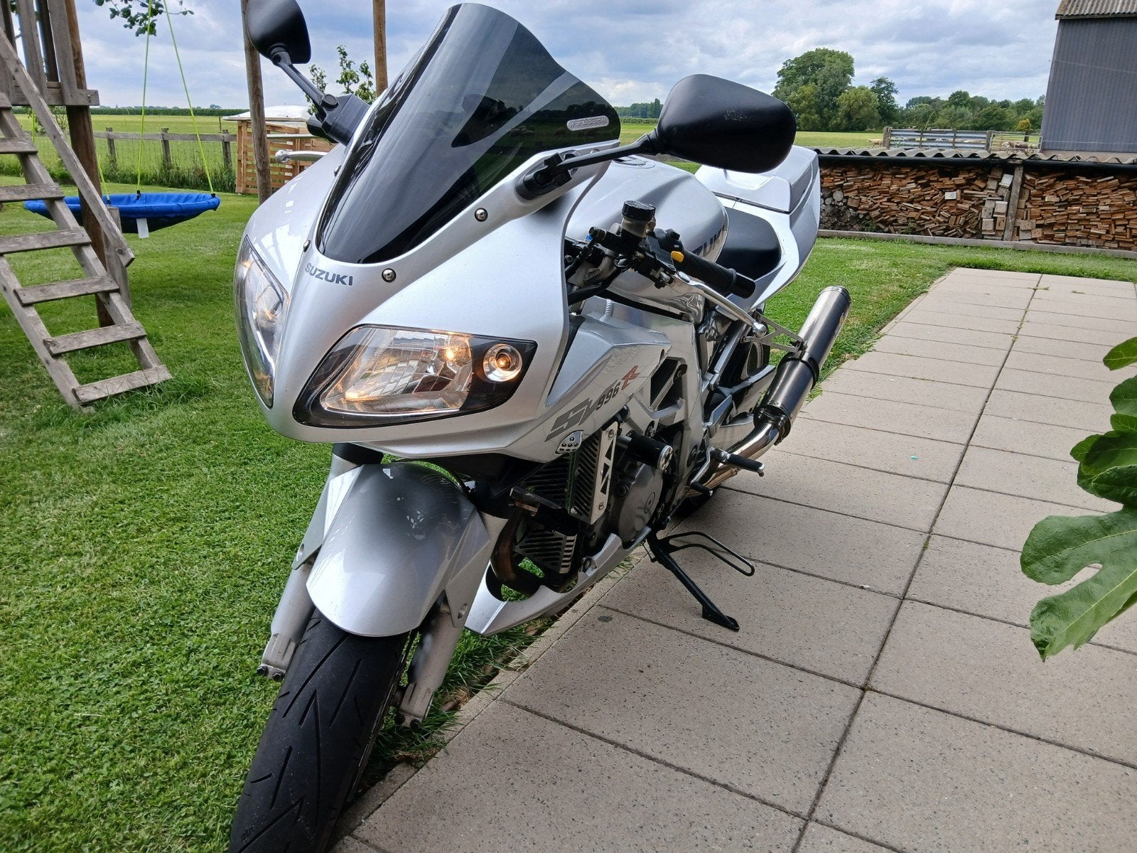Suzuki SV1000S - Sportieve toermotor met LeoVince dempers, 2 cilinders, Sportuitlaat, 996 cc, Gebruikt