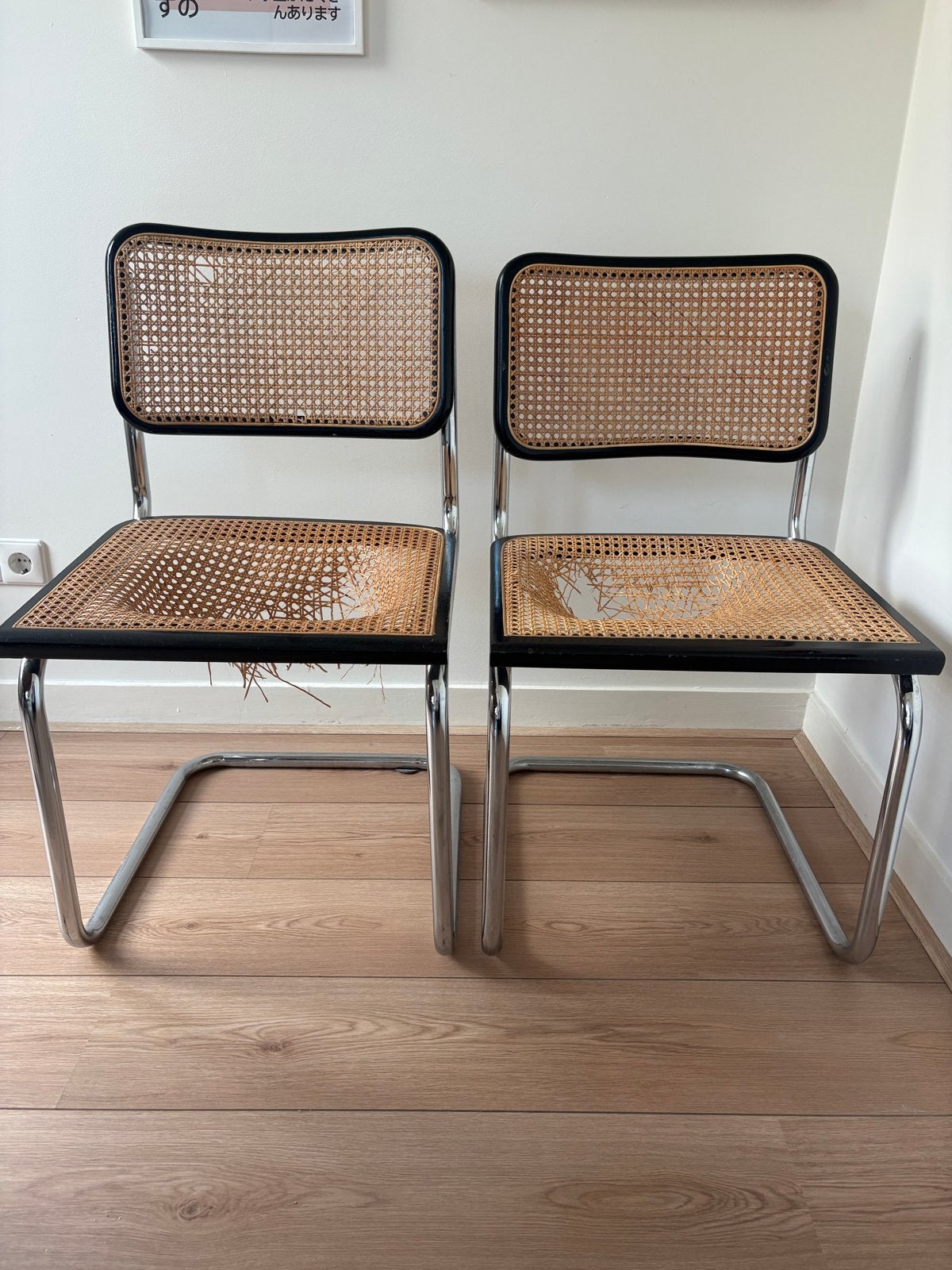 2 buisframe Marcel Breuer stoelen met beschadigd riet, Huis en Inrichting, Stoelen, Ophalen, Gebruikt, Twee, Zwart