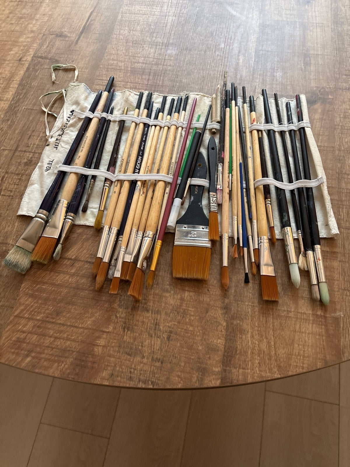 Grote set van 33 gebruikte penselen in oprolbare etui, Ophalen of Verzenden, Gebruikt, Penseel of Kwast