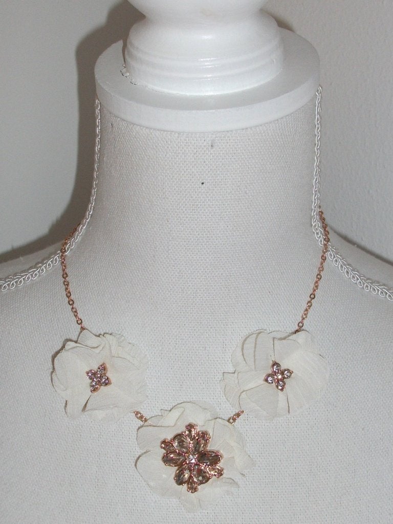 Witte voile strass bloemen choker ketting, Overige materialen, Gebruikt, Ophalen of Verzenden, Verstelbaar