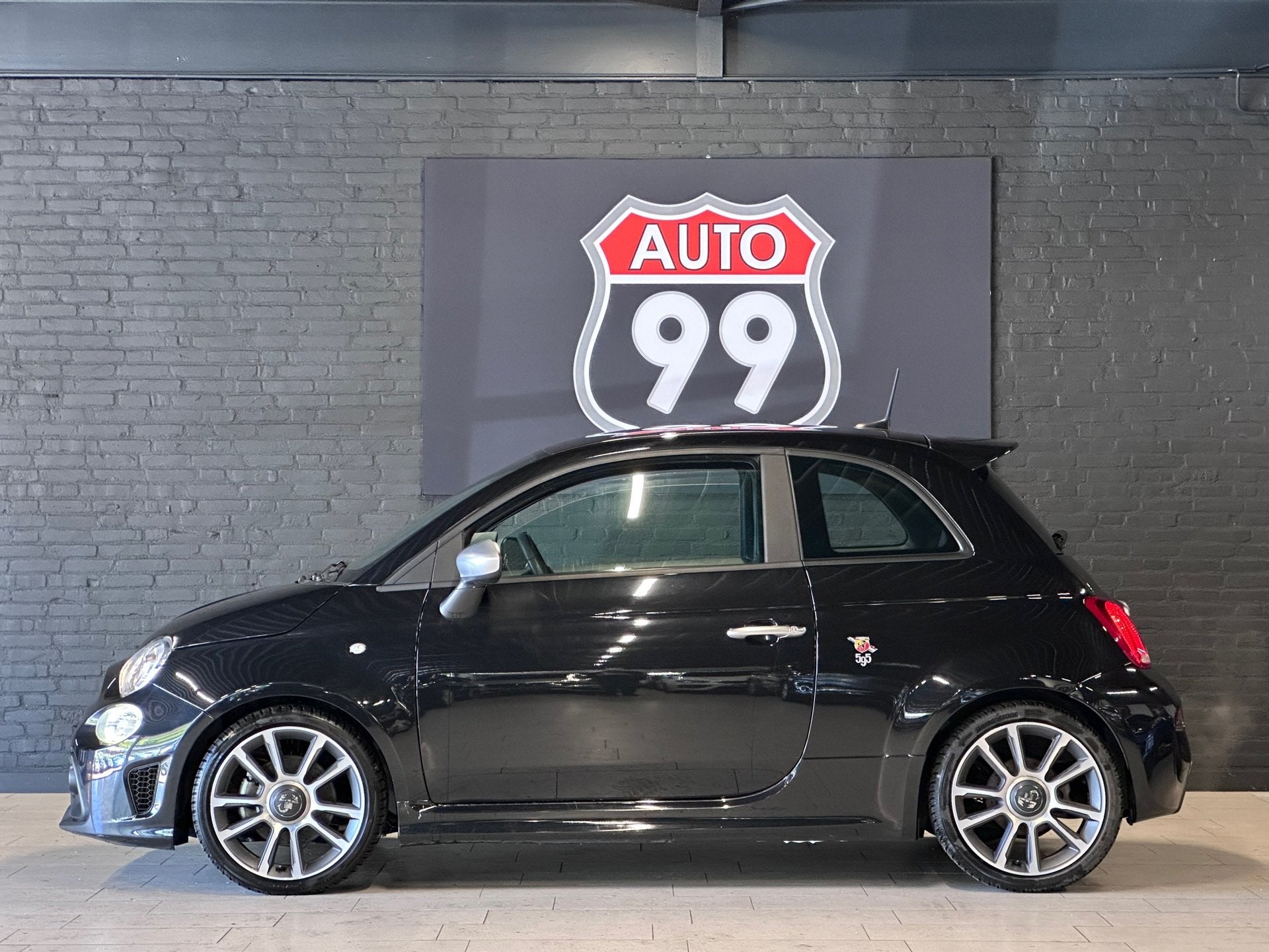 Abarth 595 1.4 T-Jet Abarth Turismo LEDER / CLIMA / NAVI, Voorwielaandrijving, 15 km/l, Gebruikt, 4 cilinders