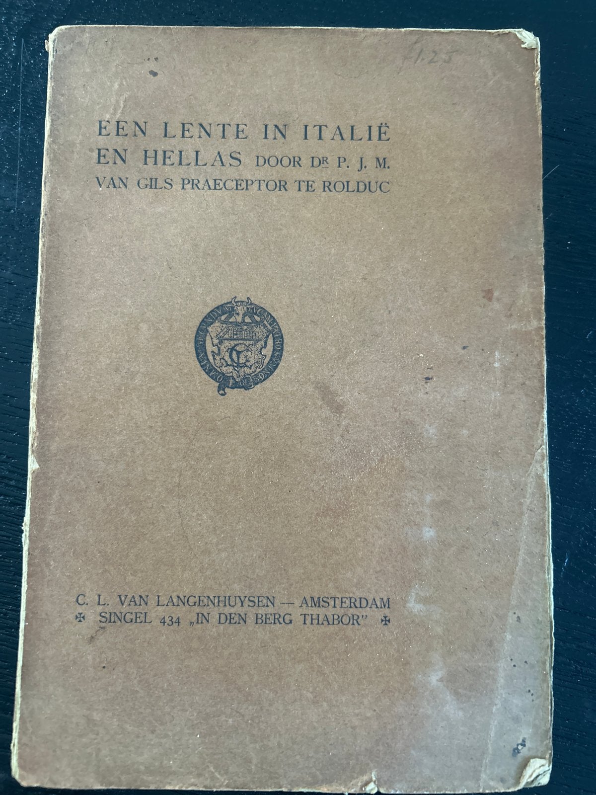 Een Lente in Italië en Hellas - Dr. P.J.M. van Gils, Boeken, Europa, Ophalen of Verzenden, Reisgids of -boek, Gelezen