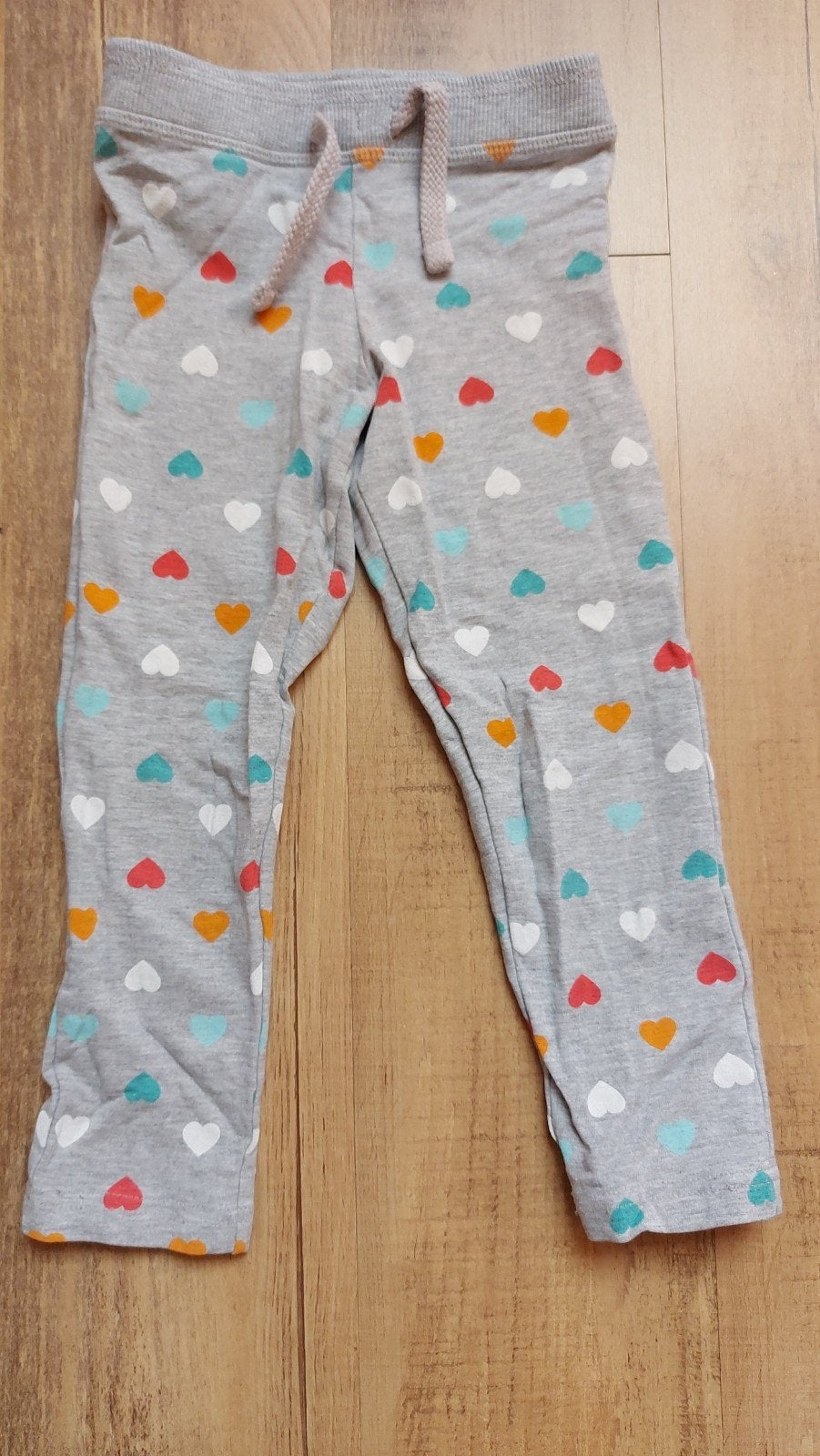 Esprit, grijze joggingbroek met hartjes maat 104, Gebruikt, Meisje, Esprit, Ophalen
