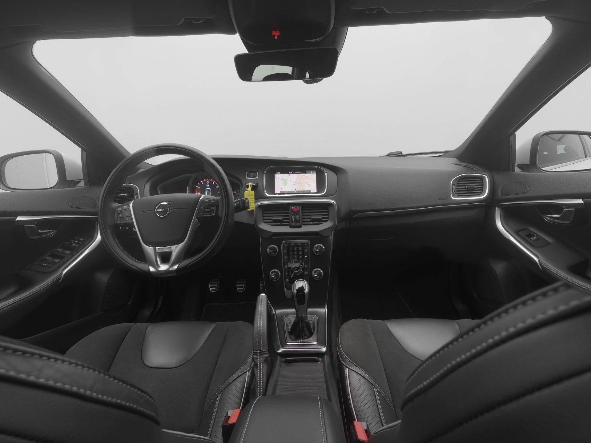 Volvo V40 2.0 T4 190 PK Business Sport | LED | Climate Contr, Auto's, Volvo, Voorwielaandrijving, Gebruikt, Euro 6, Wit