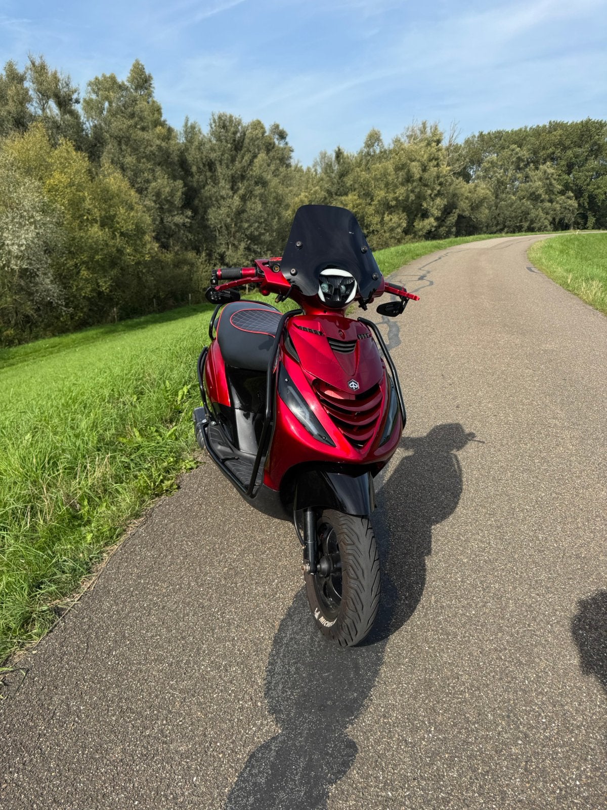 Piaggio Zip 50 4t iget 2023 bordeaux rood full option, Ophalen of Verzenden, Zo goed als nieuw, Benzine, Zip