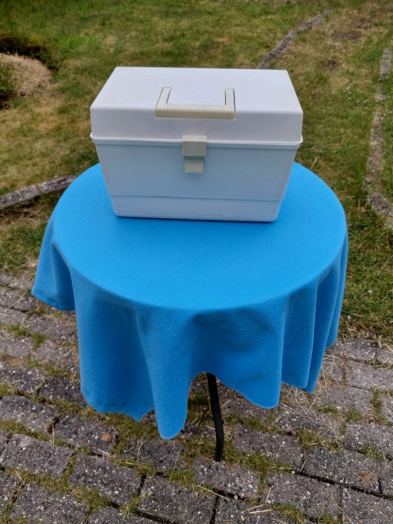 Naaidoos, Ophalen, Zo goed als nieuw