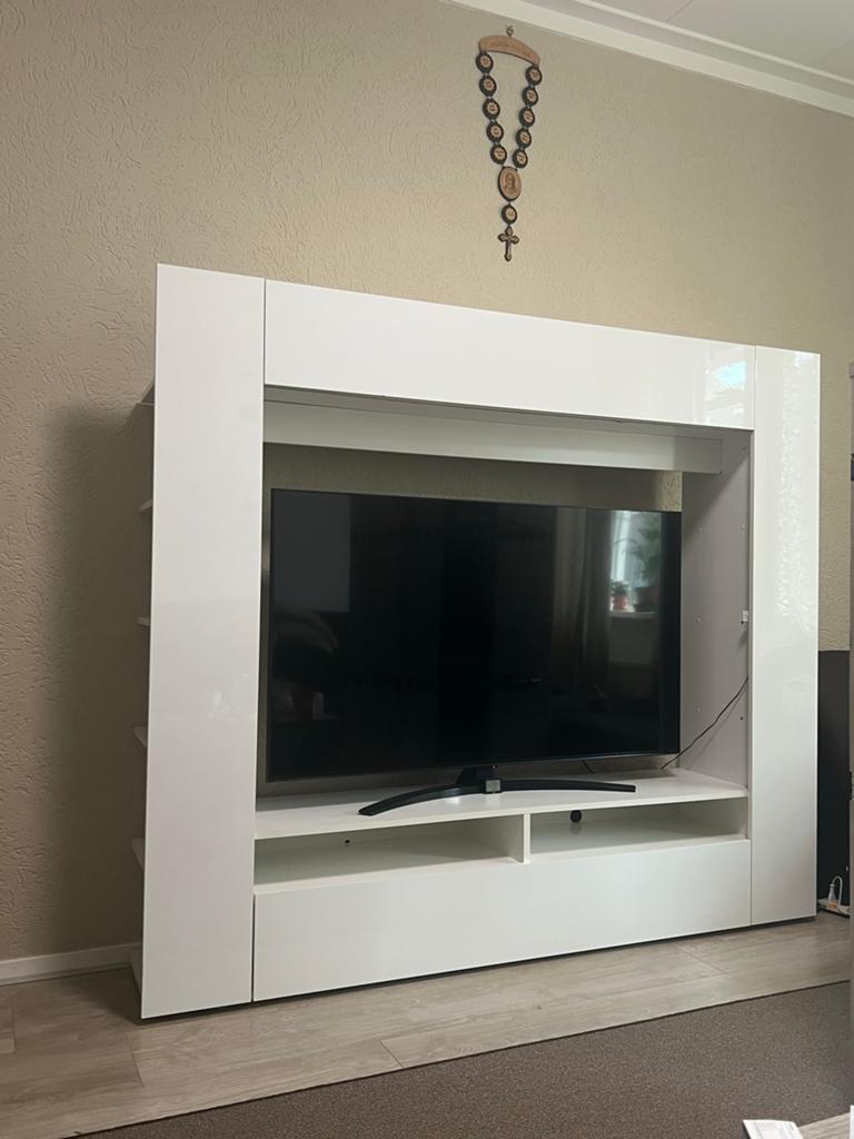 Witte TV-wandmeubel met veel opbergruimte - Zo goed als nieu, Huis en Inrichting, Complete inboedels, Ophalen of Verzenden