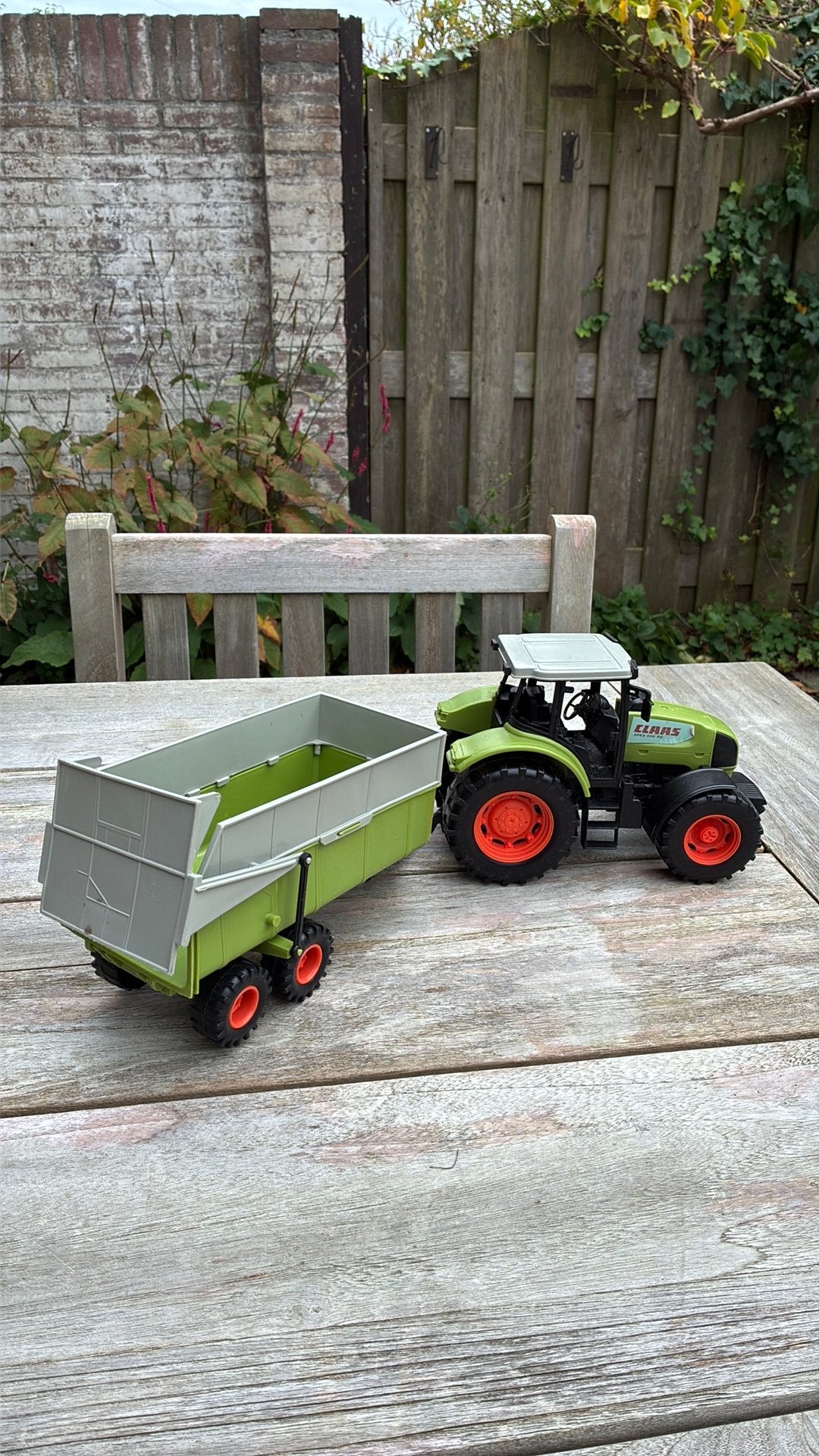 Tractor speelgoed Claas met aanhanger, Ophalen, Zo goed als nieuw