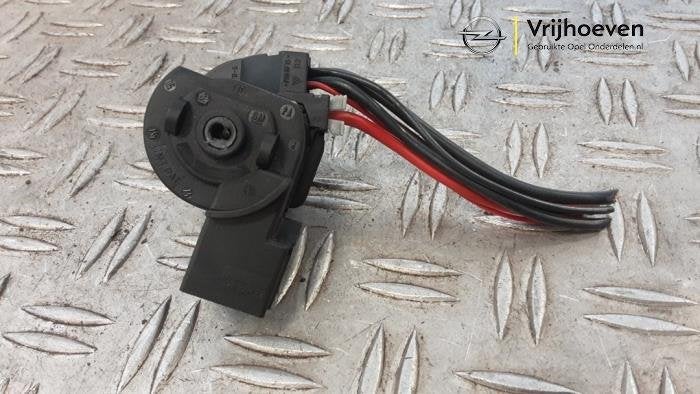 Contactslot Schakelaar van een Opel Corsa (Corsa B 93-), Gebruikt, -, -, Opel