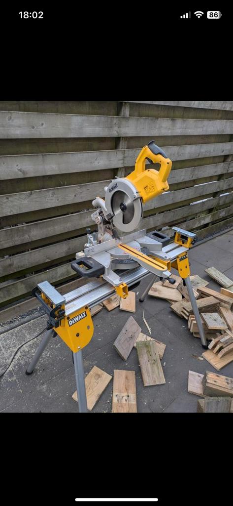 DeWalt DWS778 XPS afkortzaag met DE7033 onderstel, Ophalen, 70 mm of meer, Zo goed als nieuw, Afkortzaag