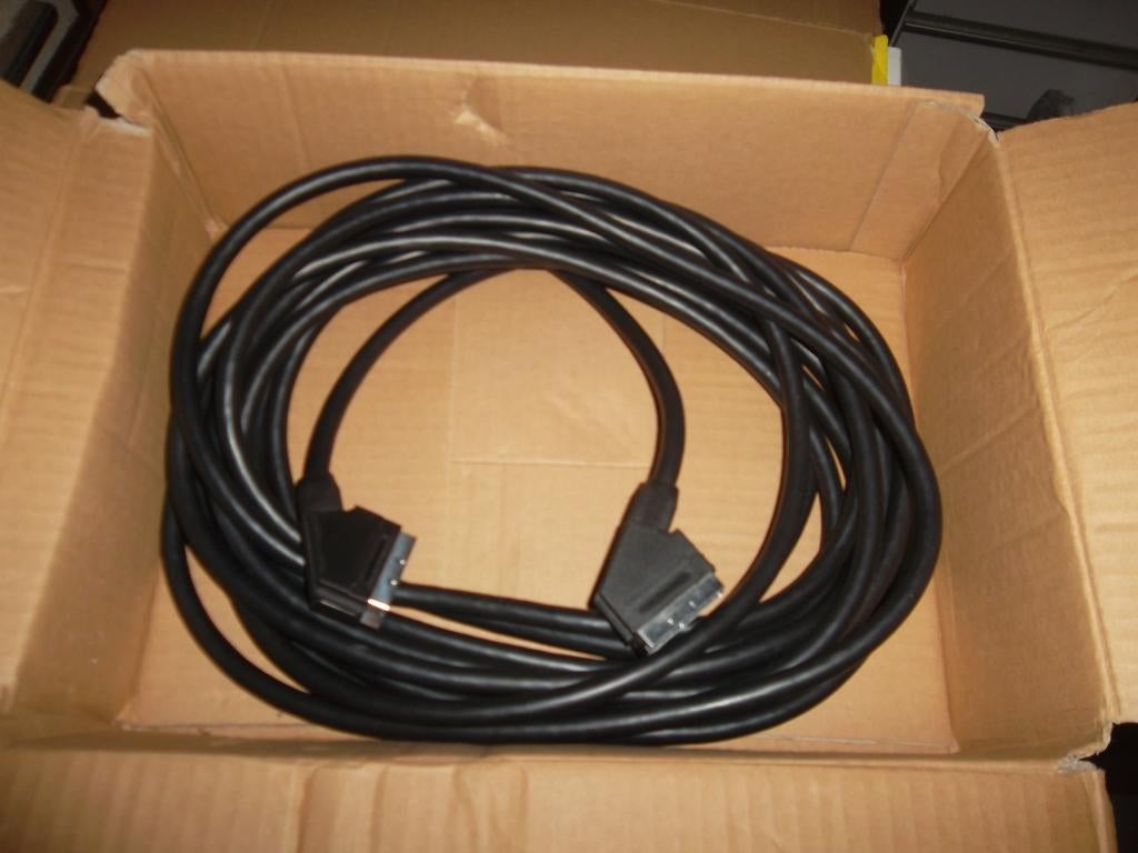 10 meter scartkabel, Ophalen of Verzenden, Zo goed als nieuw, 10 meter of meer, Scartkabel