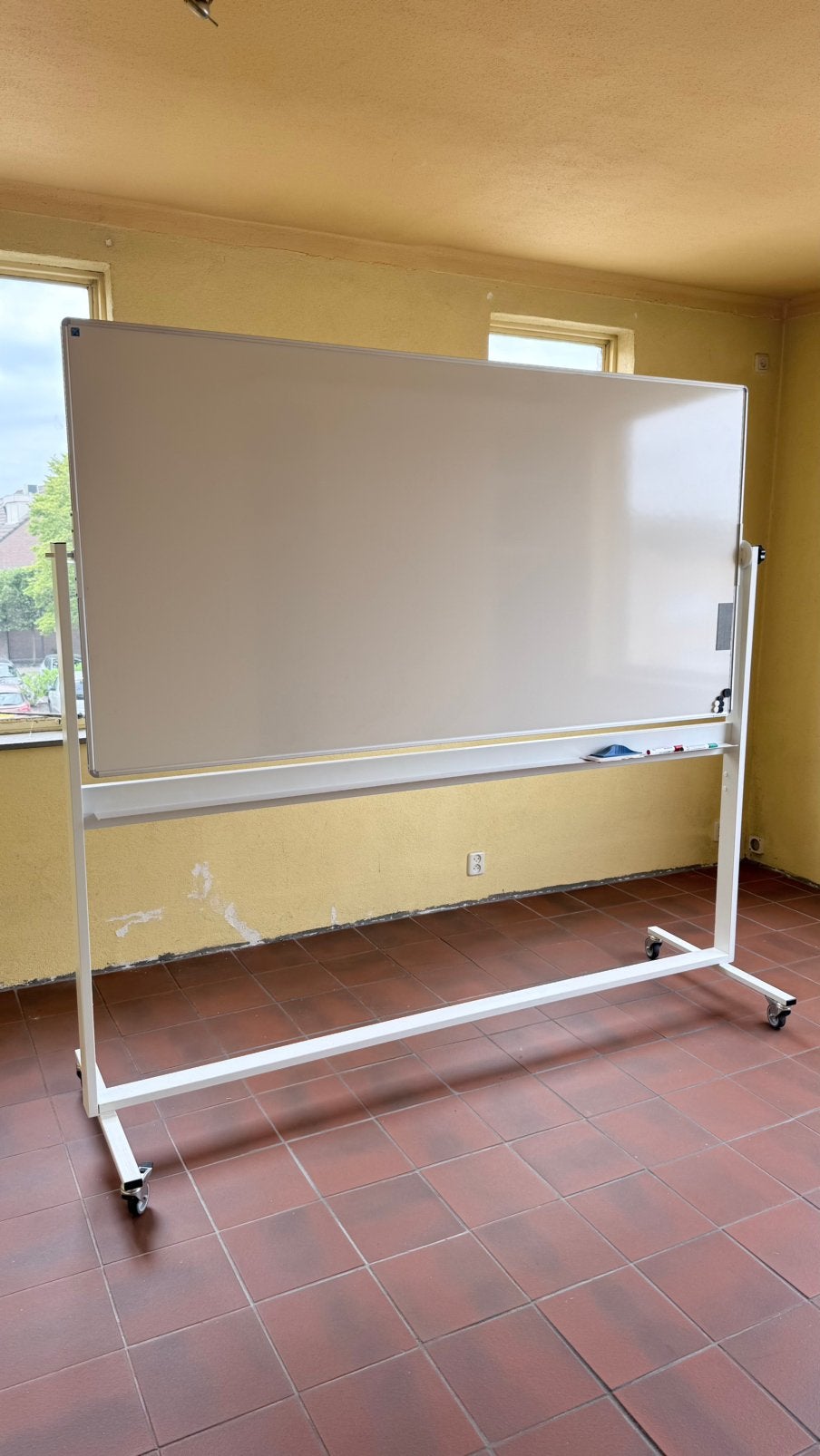 Verrijdbaar Dubbelzijdig Whiteboard – 200 x 100 cm, Ophalen, Zo goed als nieuw, Whiteboard