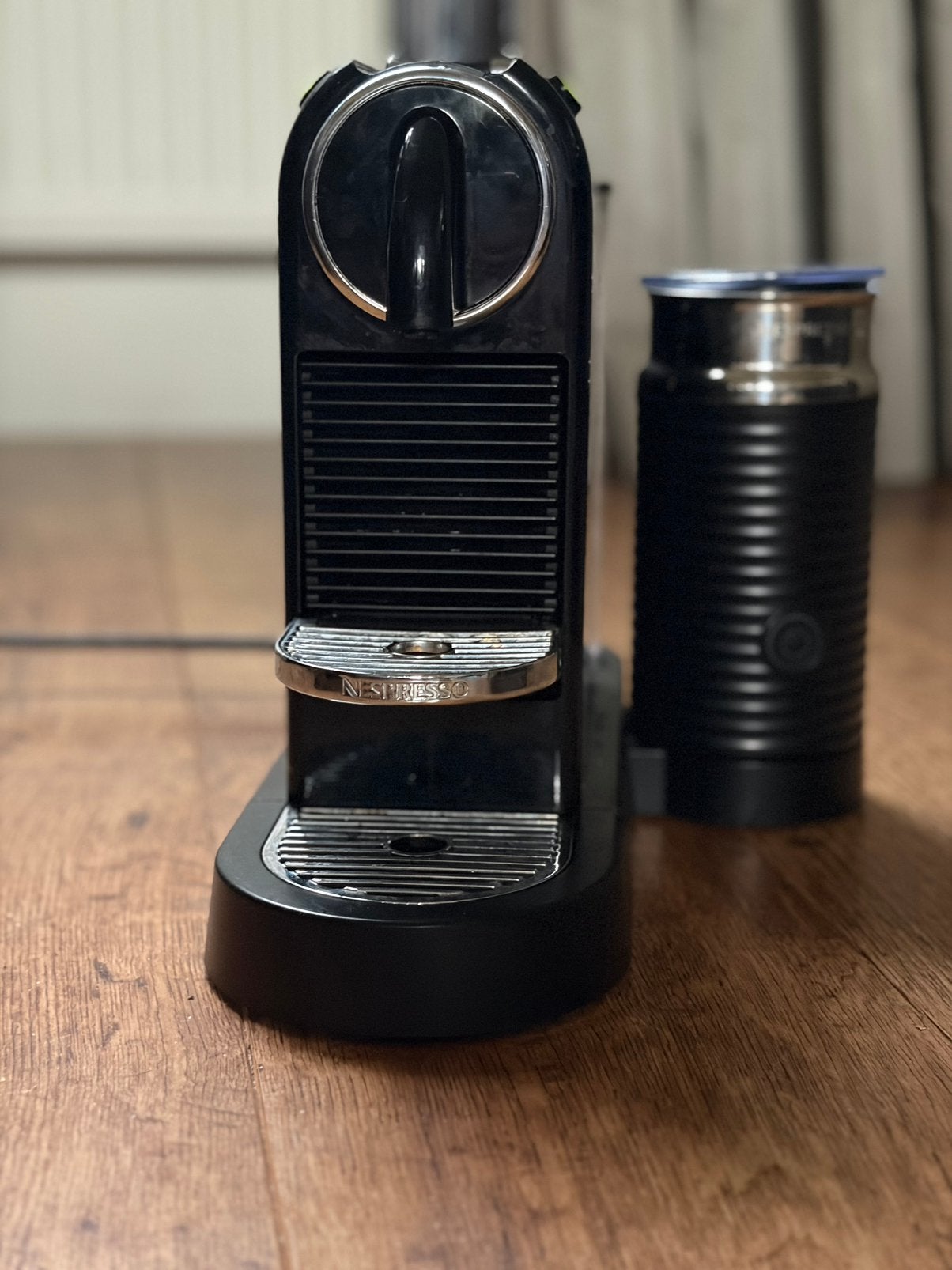 Nespresso cups machine met melkopschuimer, Witgoed en Apparatuur, Ophalen, Zo goed als nieuw